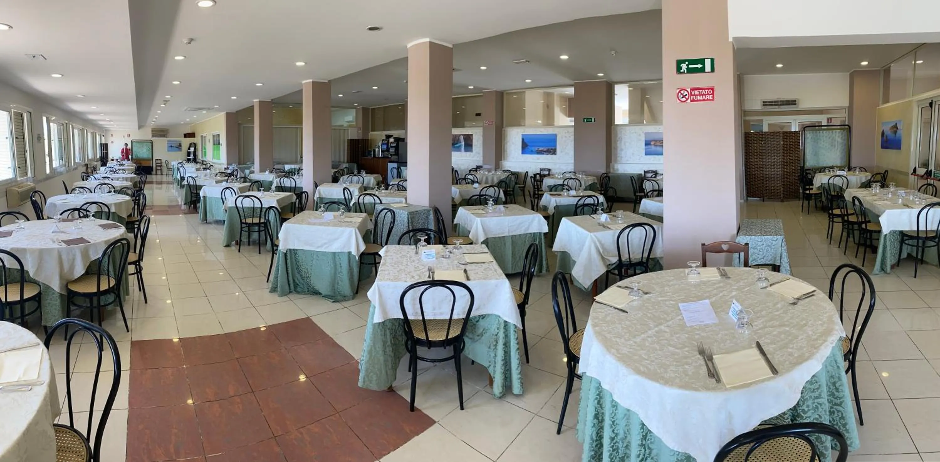 Restaurant/places to eat in Hotel Germania