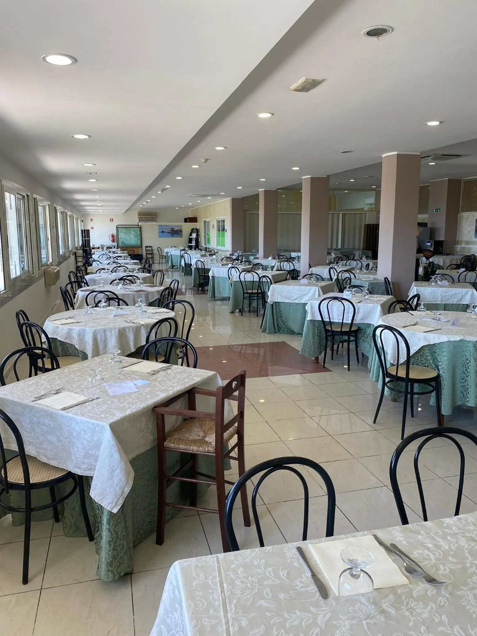 Restaurant/places to eat in Hotel Germania