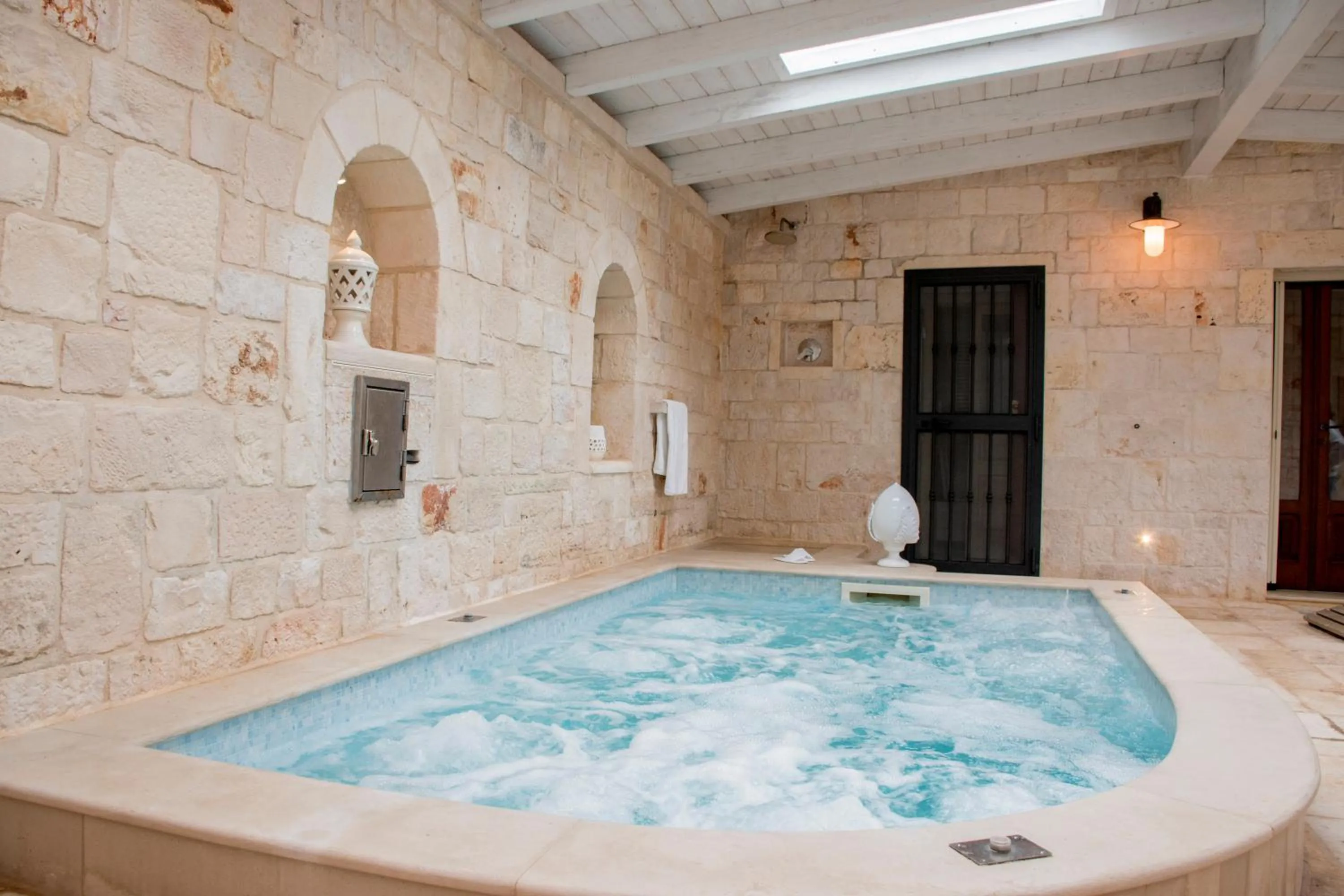 Hot Tub in Micele Holiday Houses