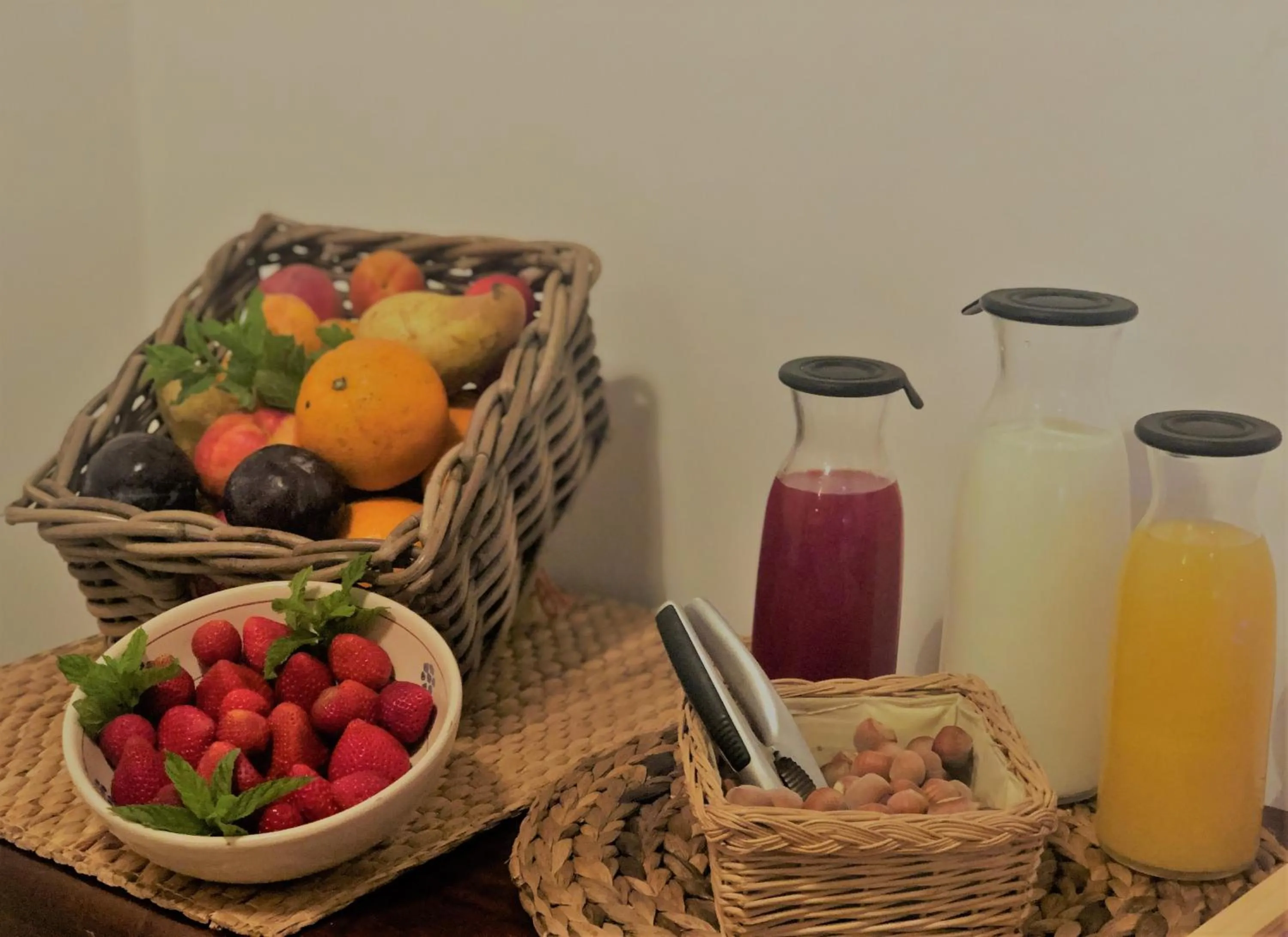 Food and drinks in B&B Mandorla Amara