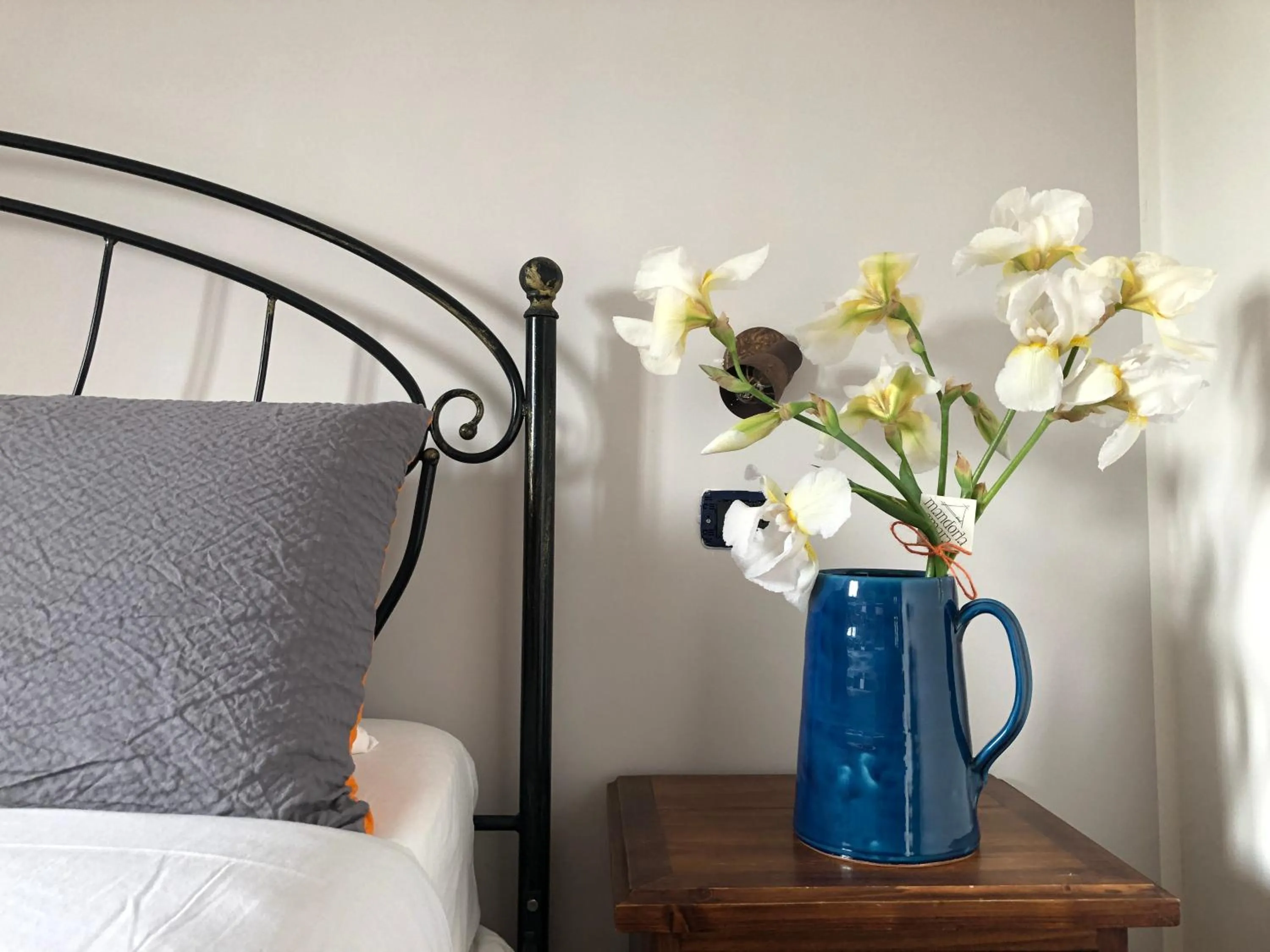 Decorative detail in B&B Mandorla Amara