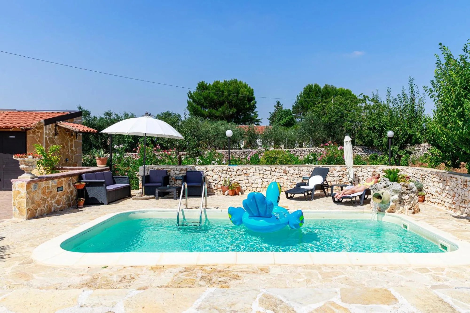 Swimming pool in B&B Mandorla Amara