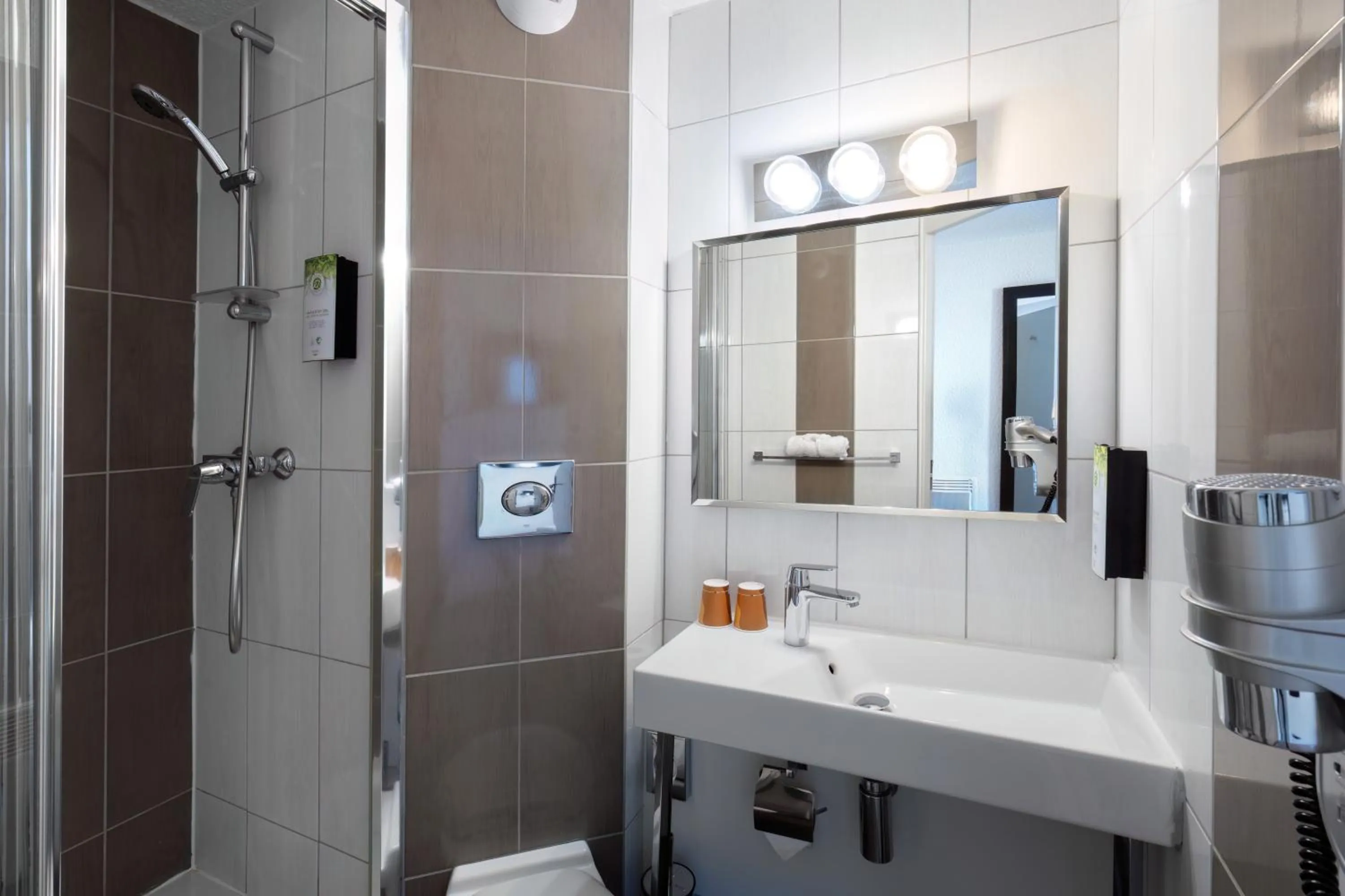 Bathroom in Kyriad Belfort Centre Gare