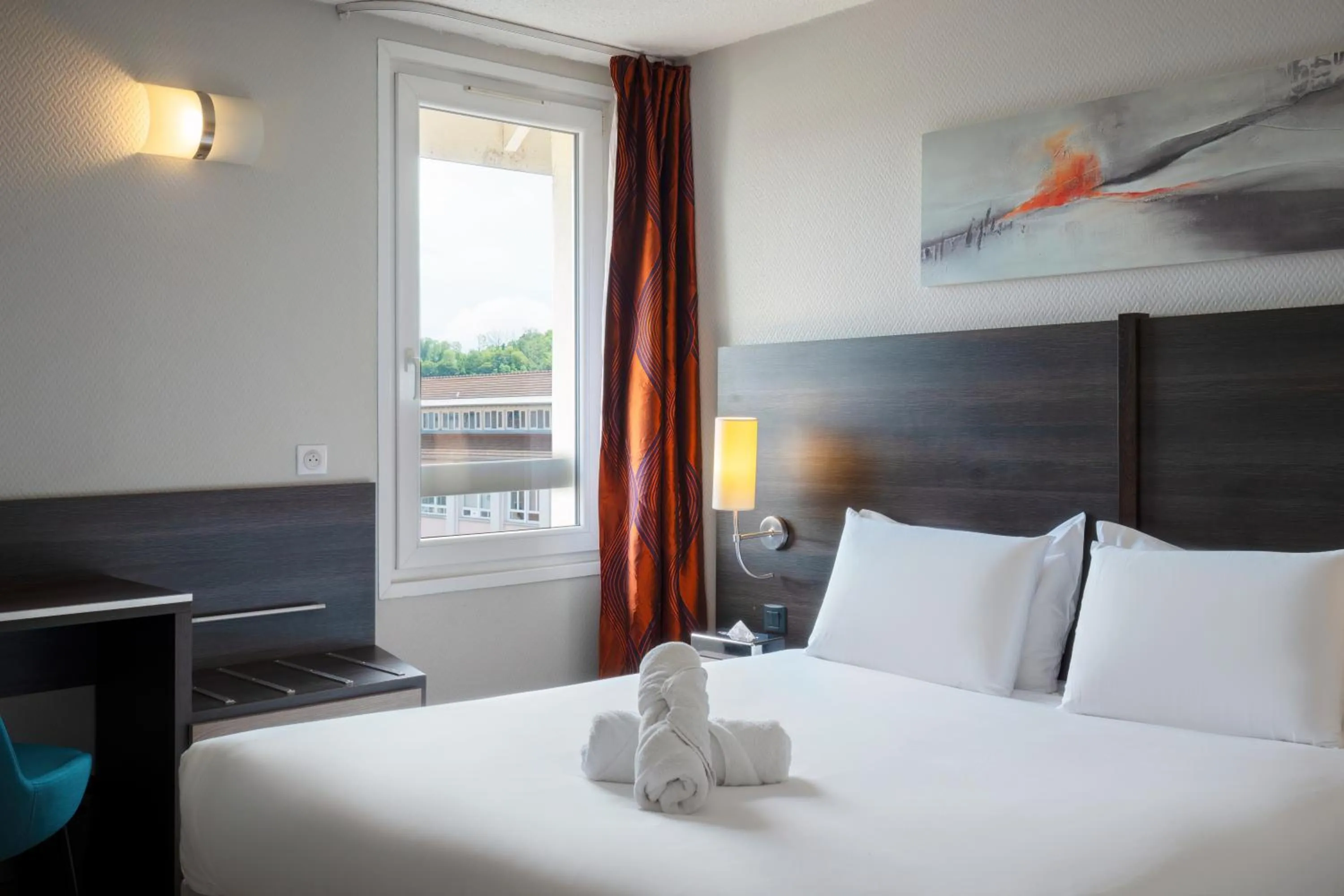 Bedroom, Bed in Kyriad Belfort Centre Gare