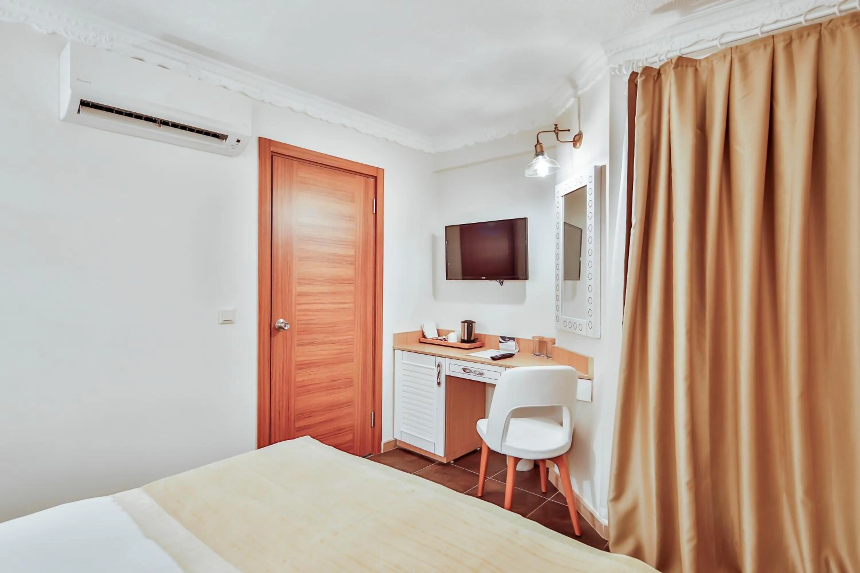 Other, Bed in Crystal Club World of Colours Comfort Collection