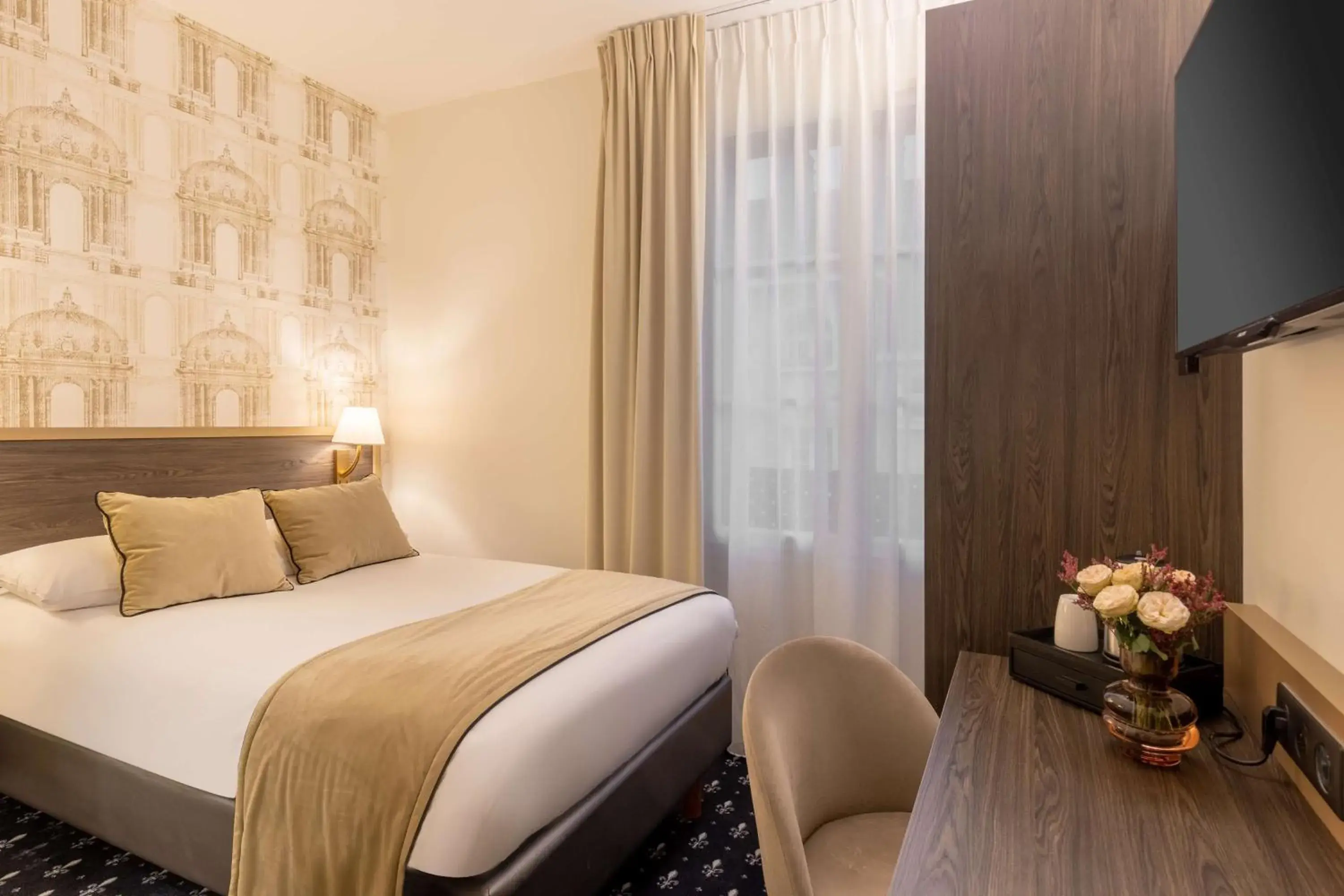 Comfort Single Room with Shower - Non-Smoking in Best Western Royal Hotel Caen Comfort Single Room with Shower - Non-Smoking in Best Western Royal Hotel Caen