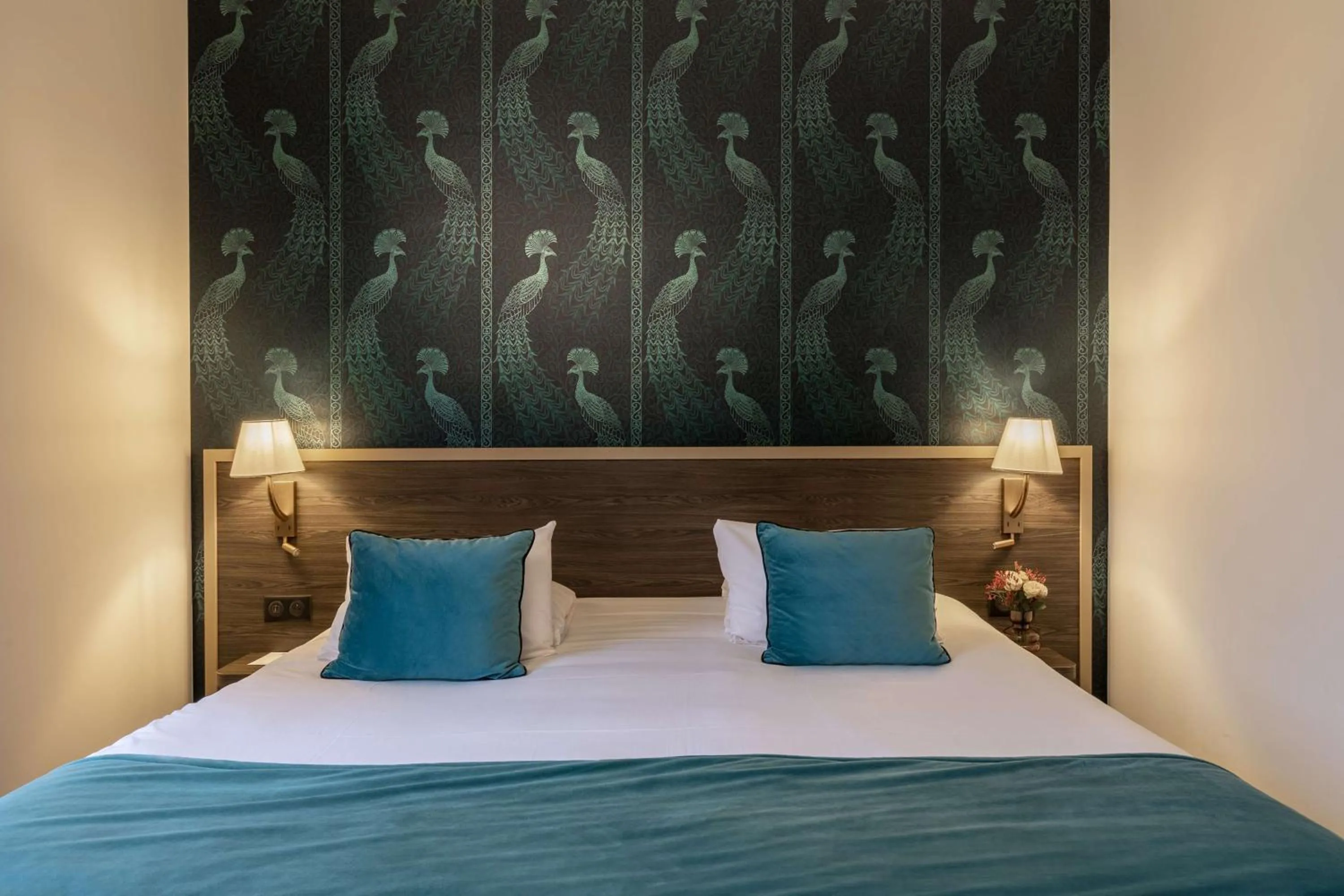 Bed in Best Western Royal Hotel Caen