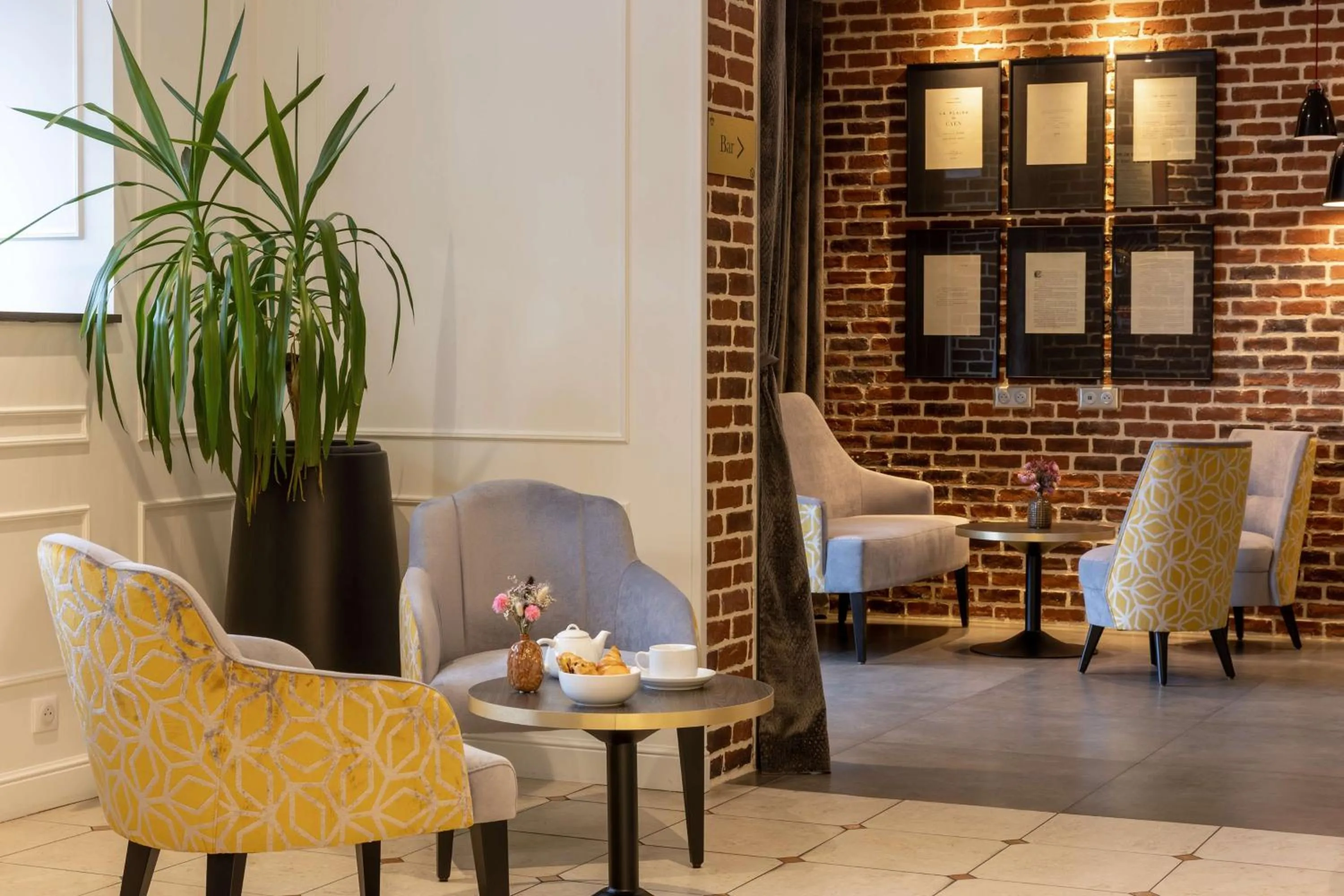 Living room in Best Western Royal Hotel Caen