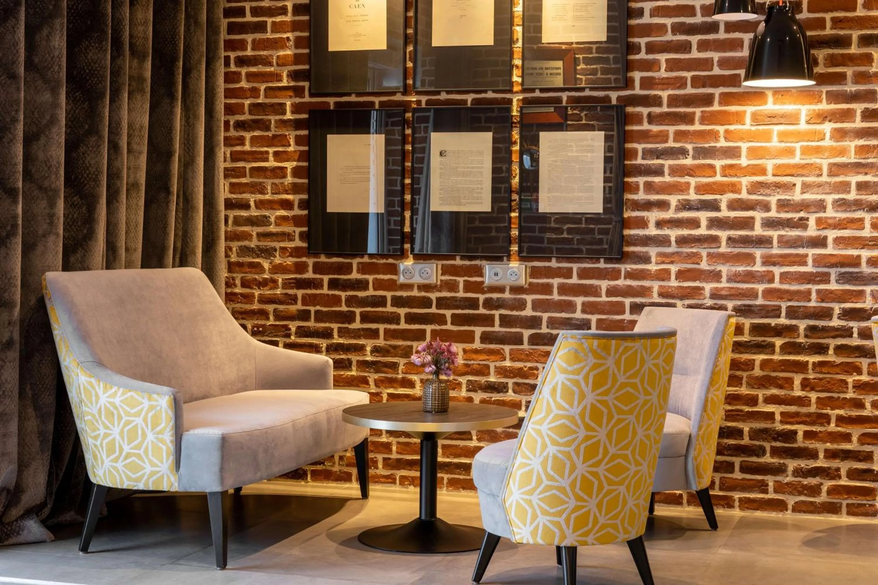 Living room in Best Western Royal Hotel Caen