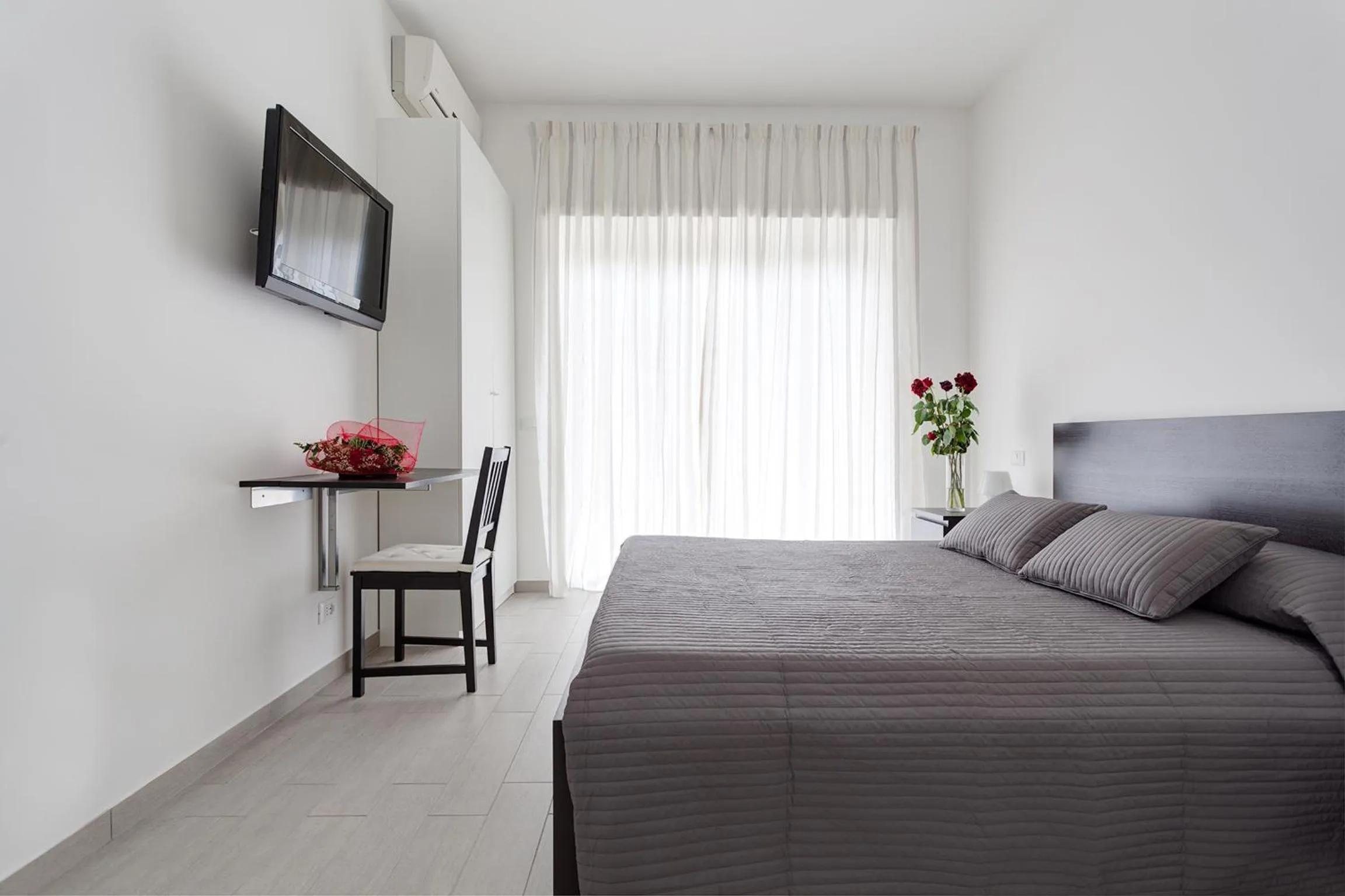 Photo of the whole room, Bed in Elements Guest House