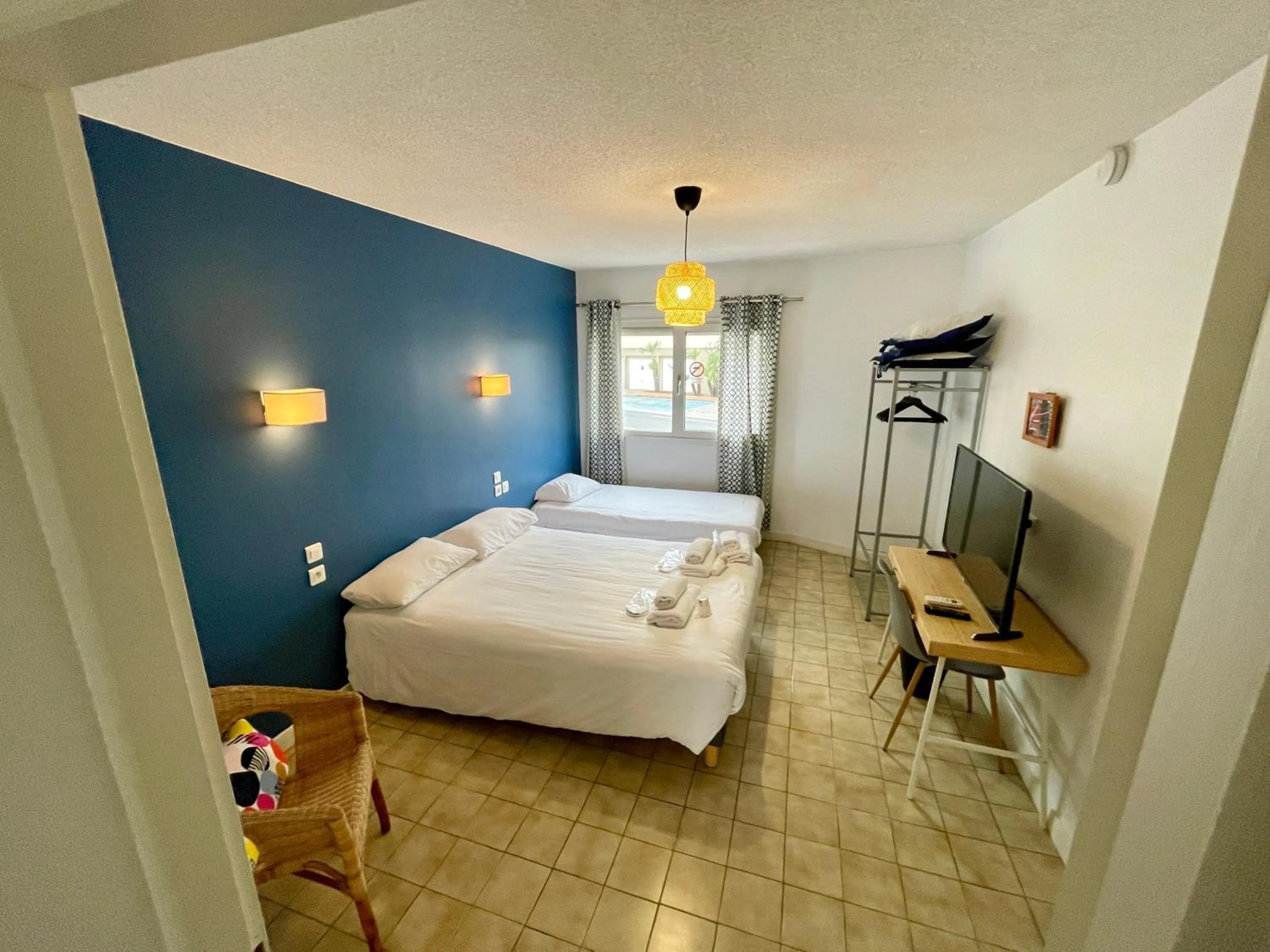 Bed in Hotel AMERIQUE