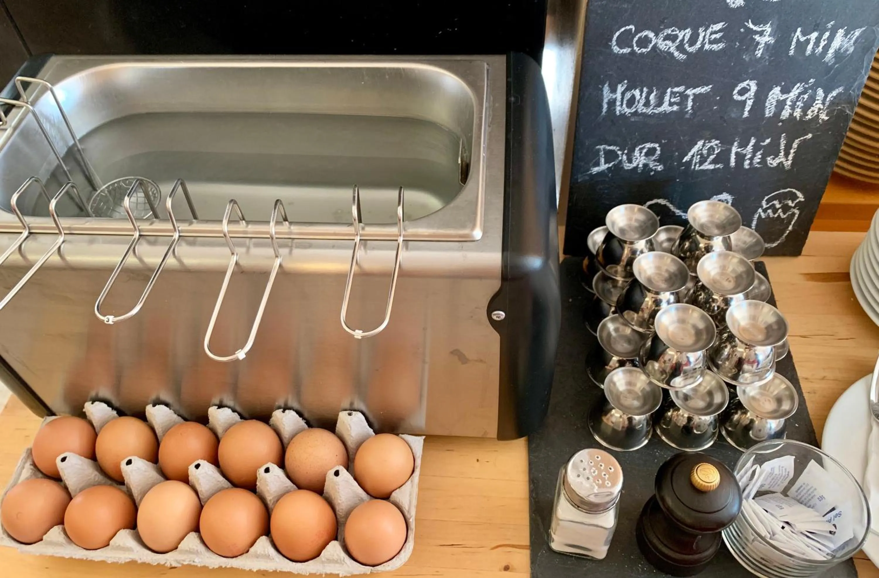 Food and drinks in Hotel AMERIQUE