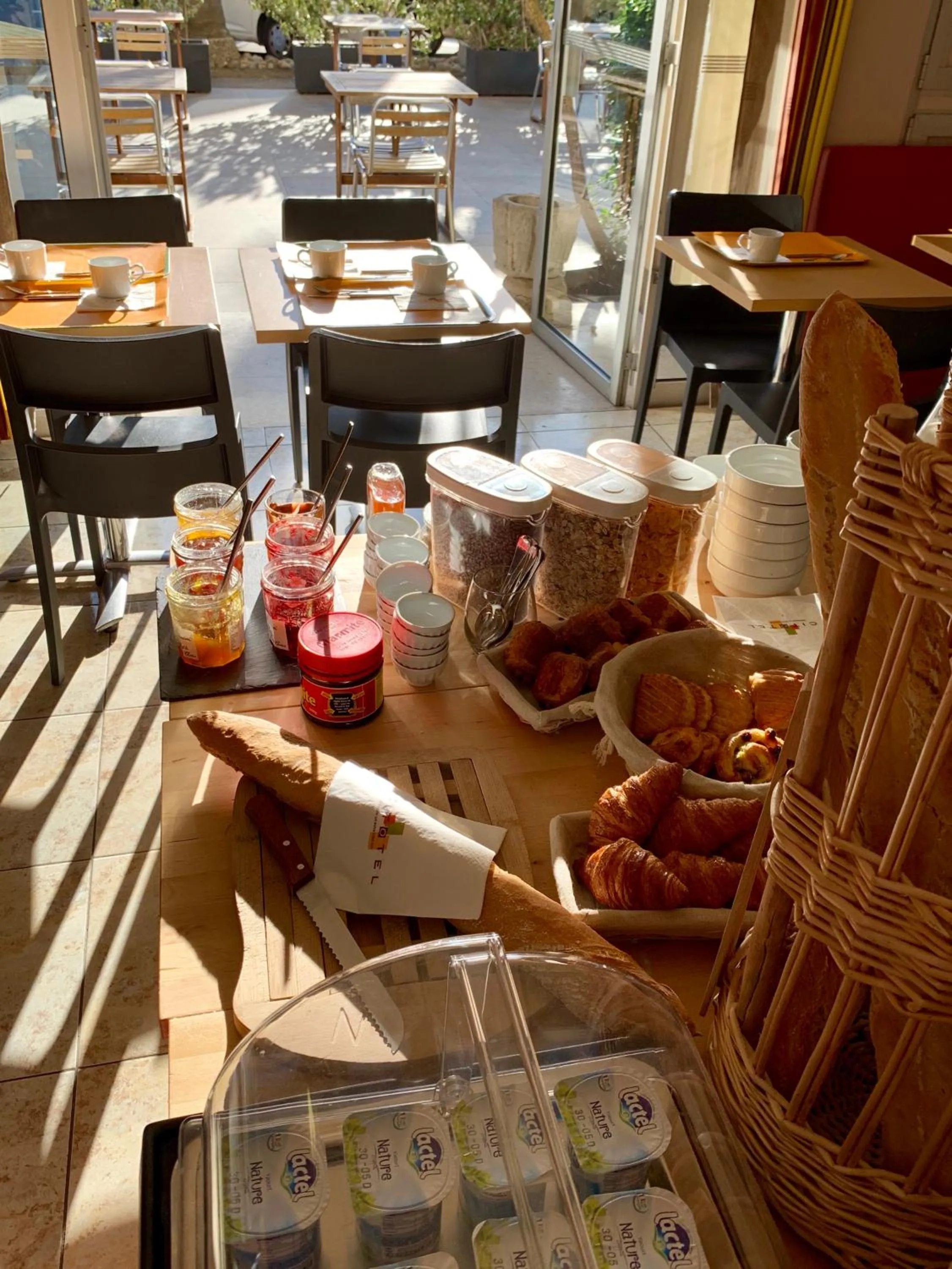 Buffet breakfast in Hotel AMERIQUE