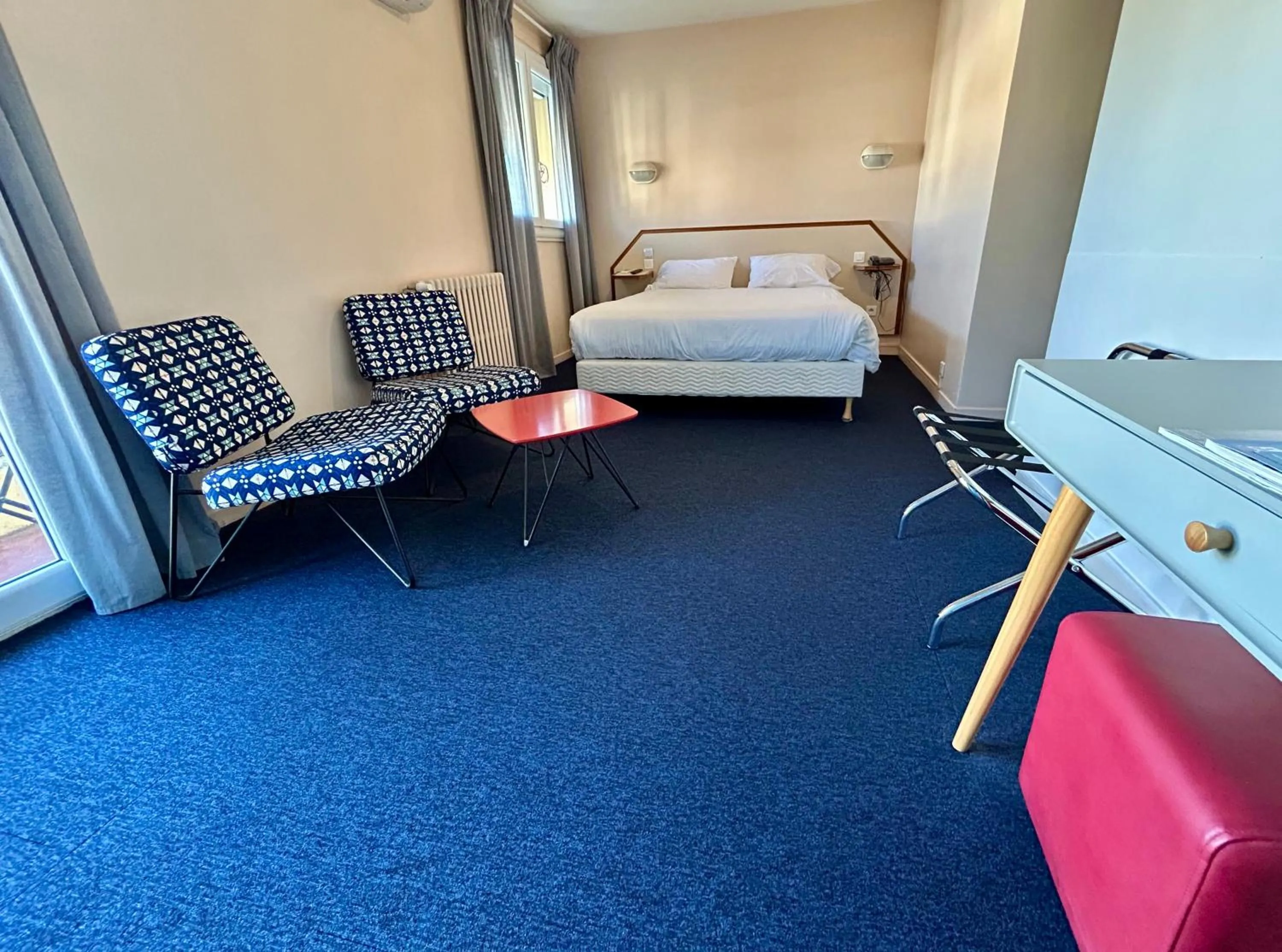 Photo of the whole room, Bed in Hotel AMERIQUE