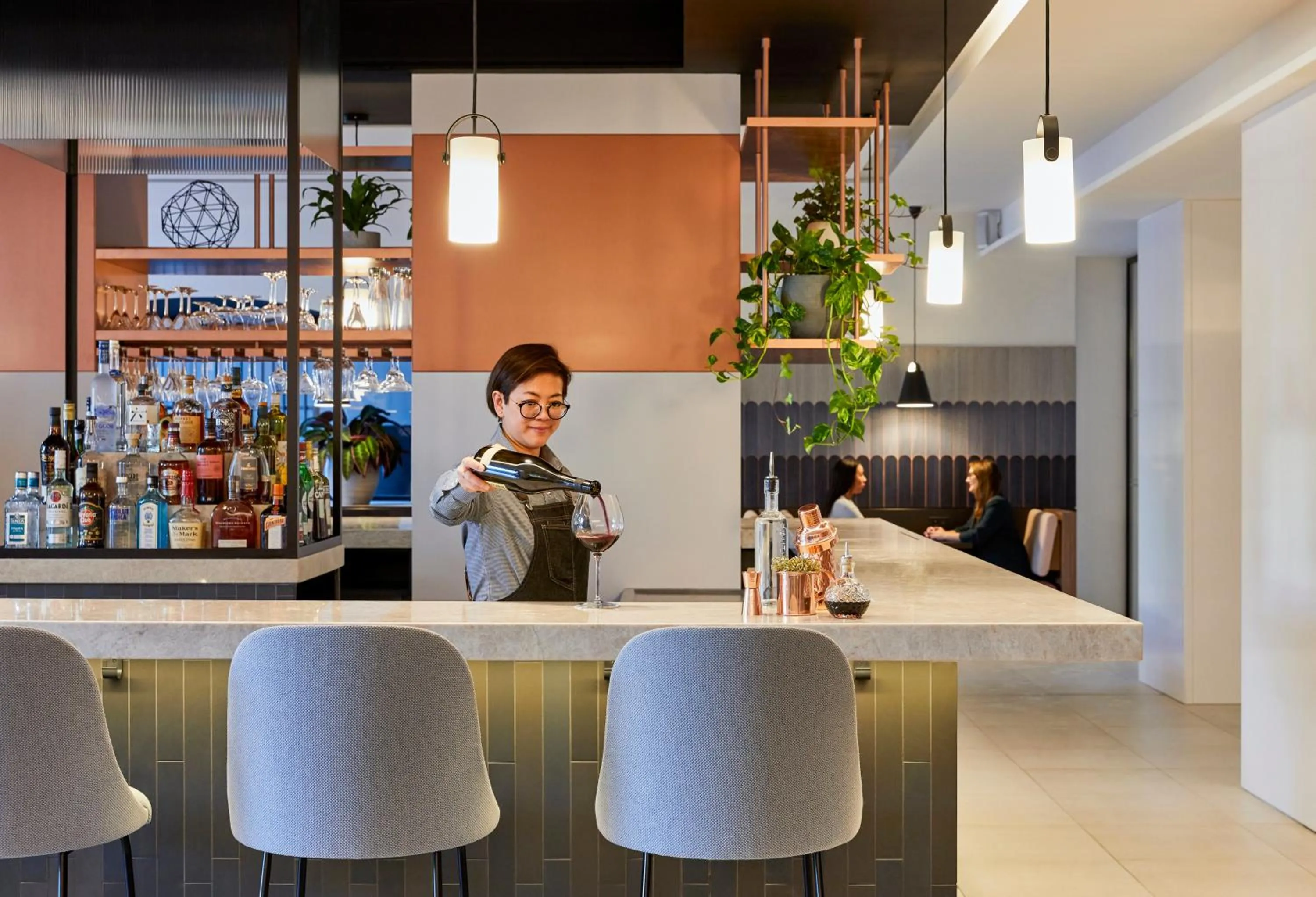 Lounge or bar in Crowne Plaza Paris - Republique by IHG