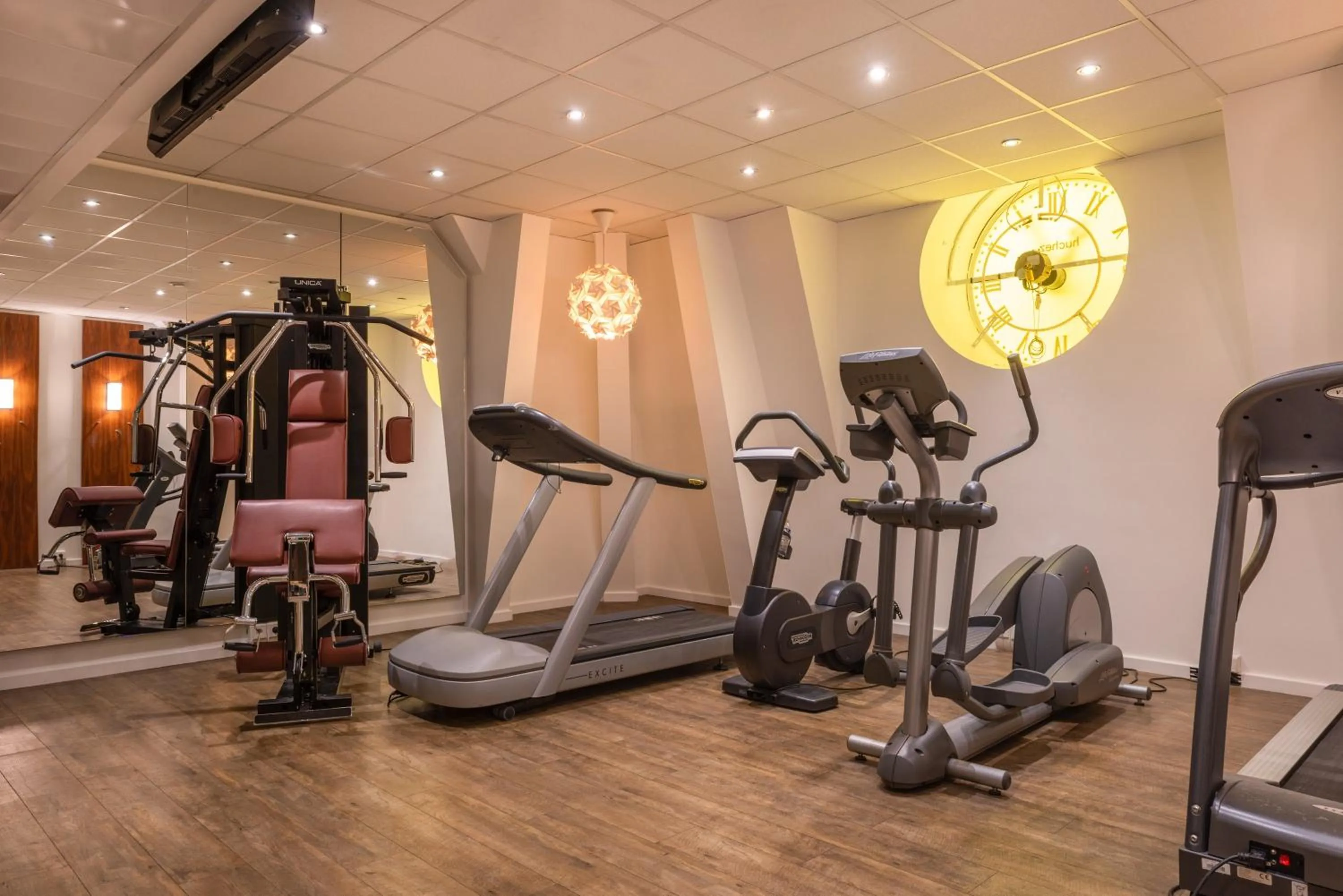 Spa and wellness centre/facilities in Crowne Plaza Paris - Republique by IHG