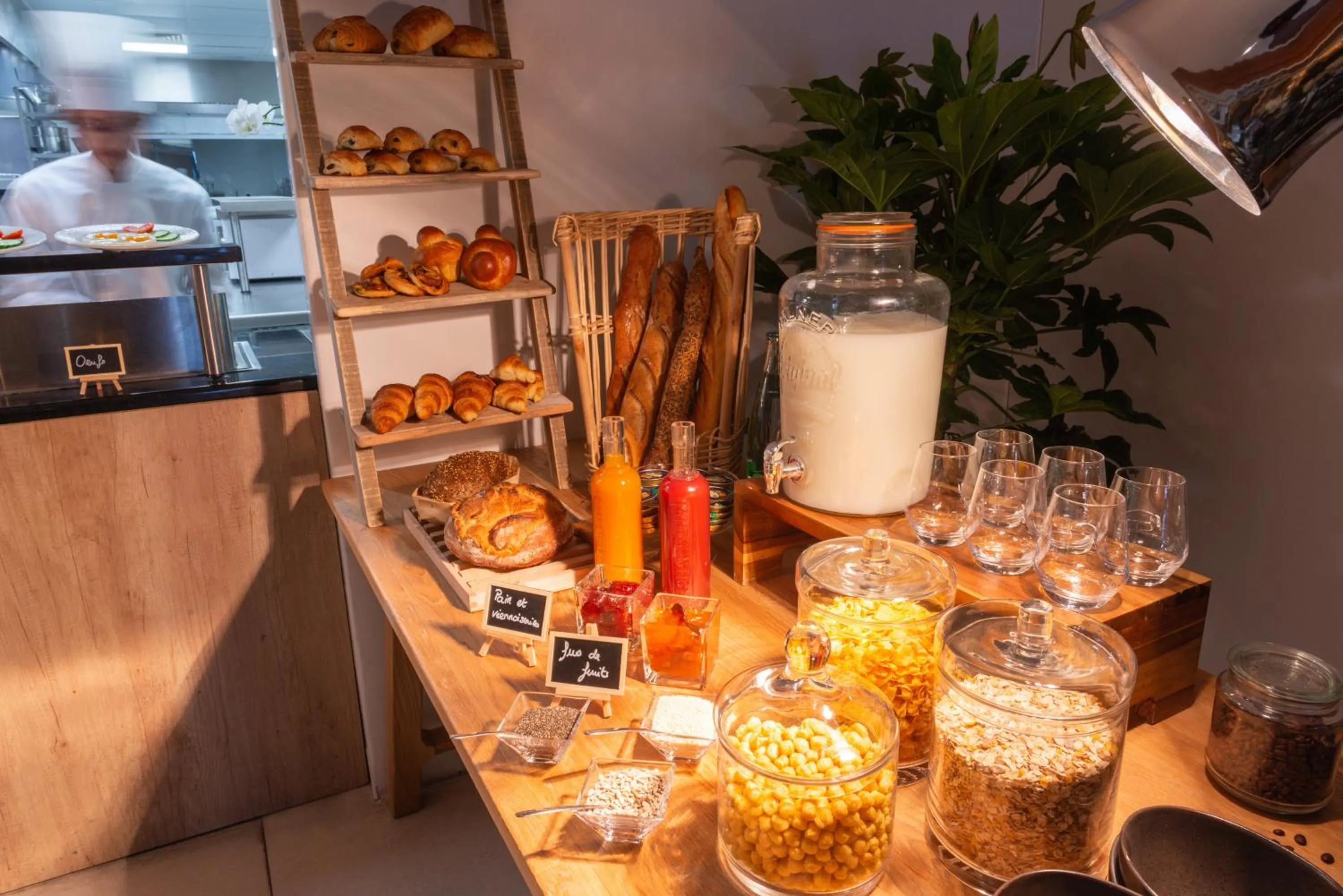 Breakfast in Crowne Plaza Paris - Republique by IHG