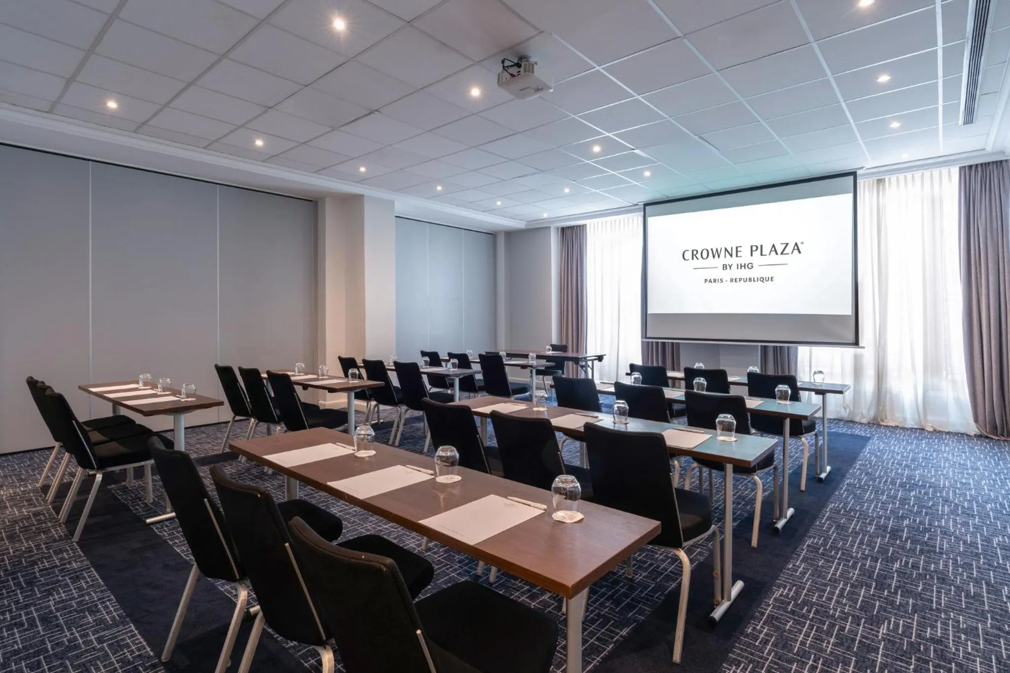 Meeting/conference room in Crowne Plaza Paris - Republique by IHG