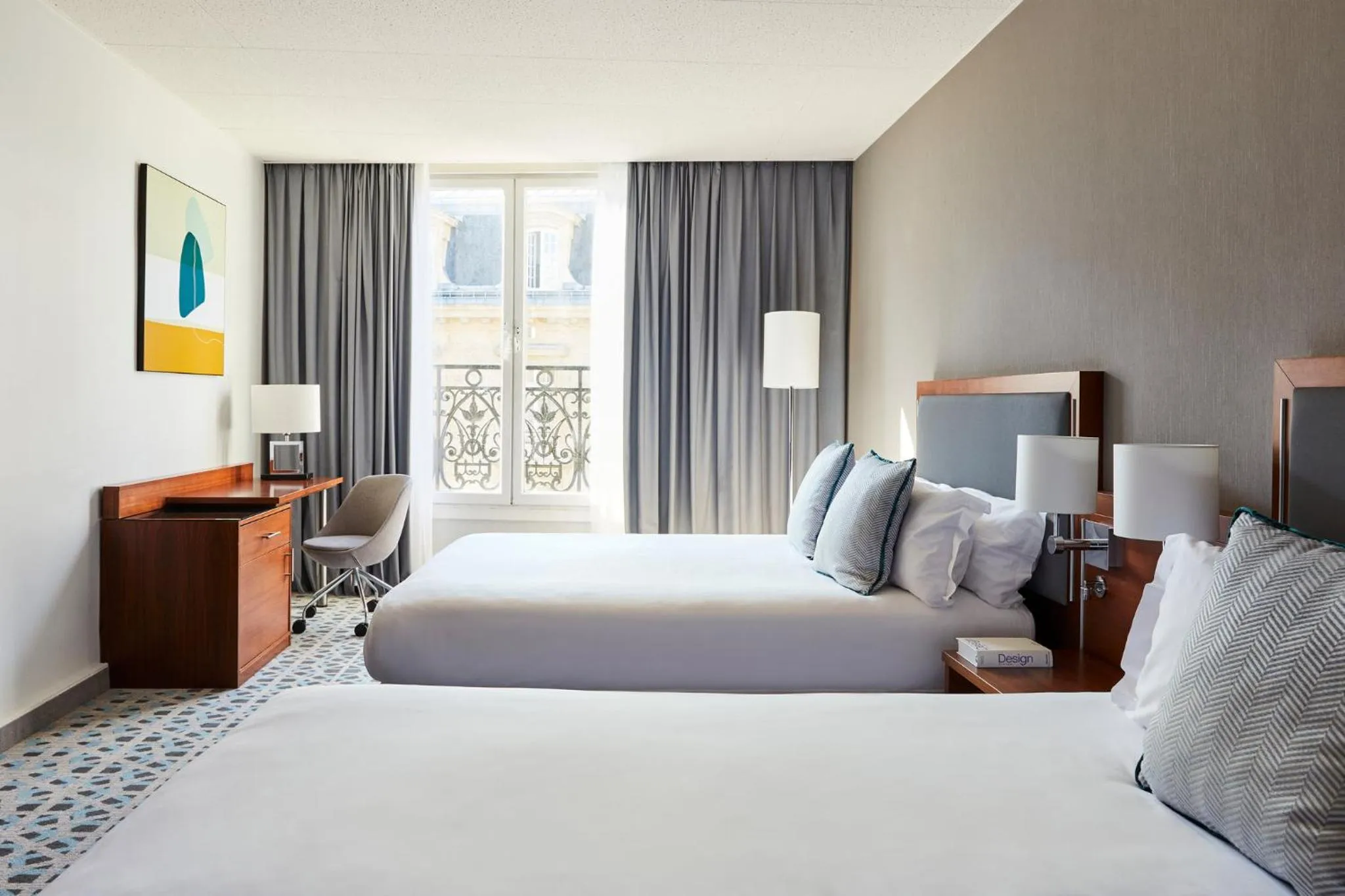 Photo of the whole room, Bed in Crowne Plaza Paris - Republique by IHG