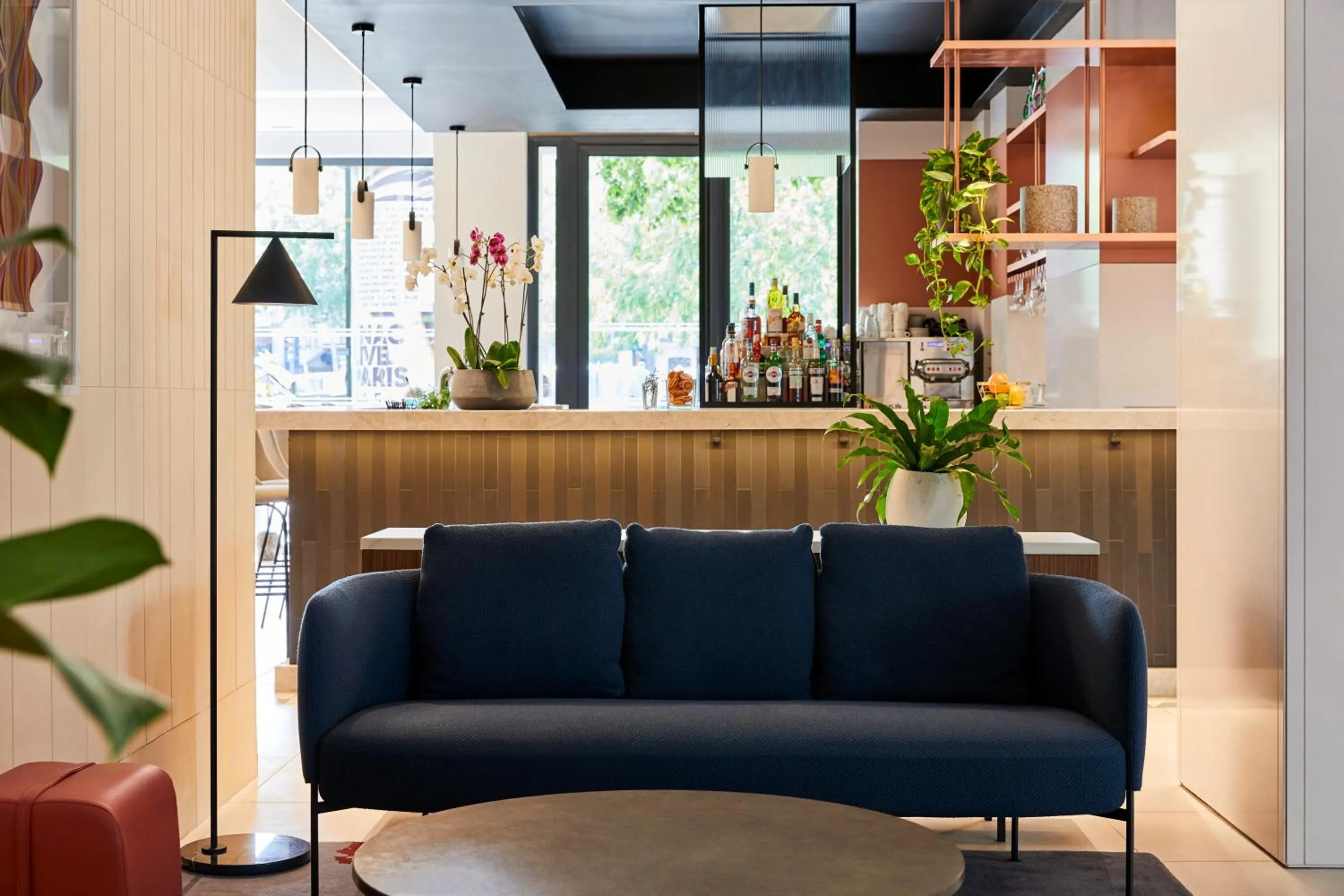 Lounge or bar in Crowne Plaza Paris - Republique by IHG