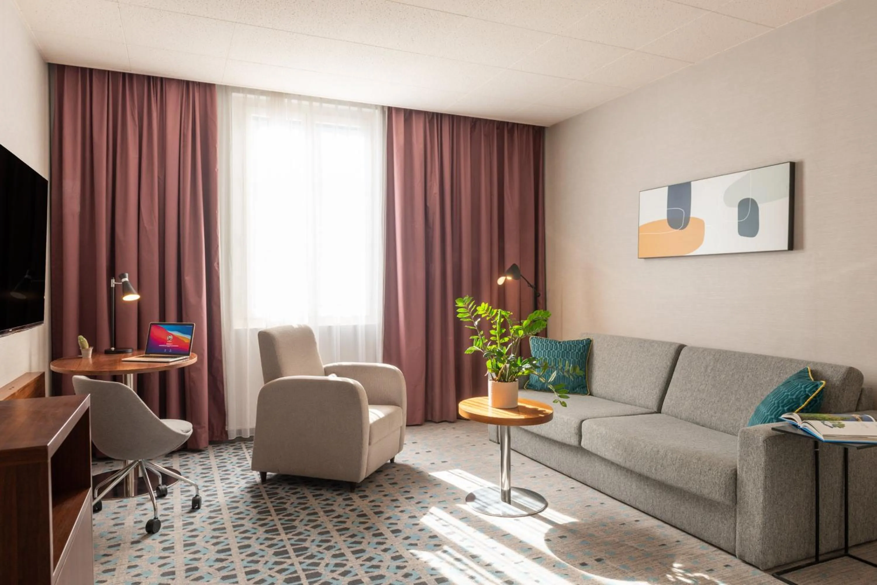 Photo of the whole room in Crowne Plaza Paris - Republique by IHG