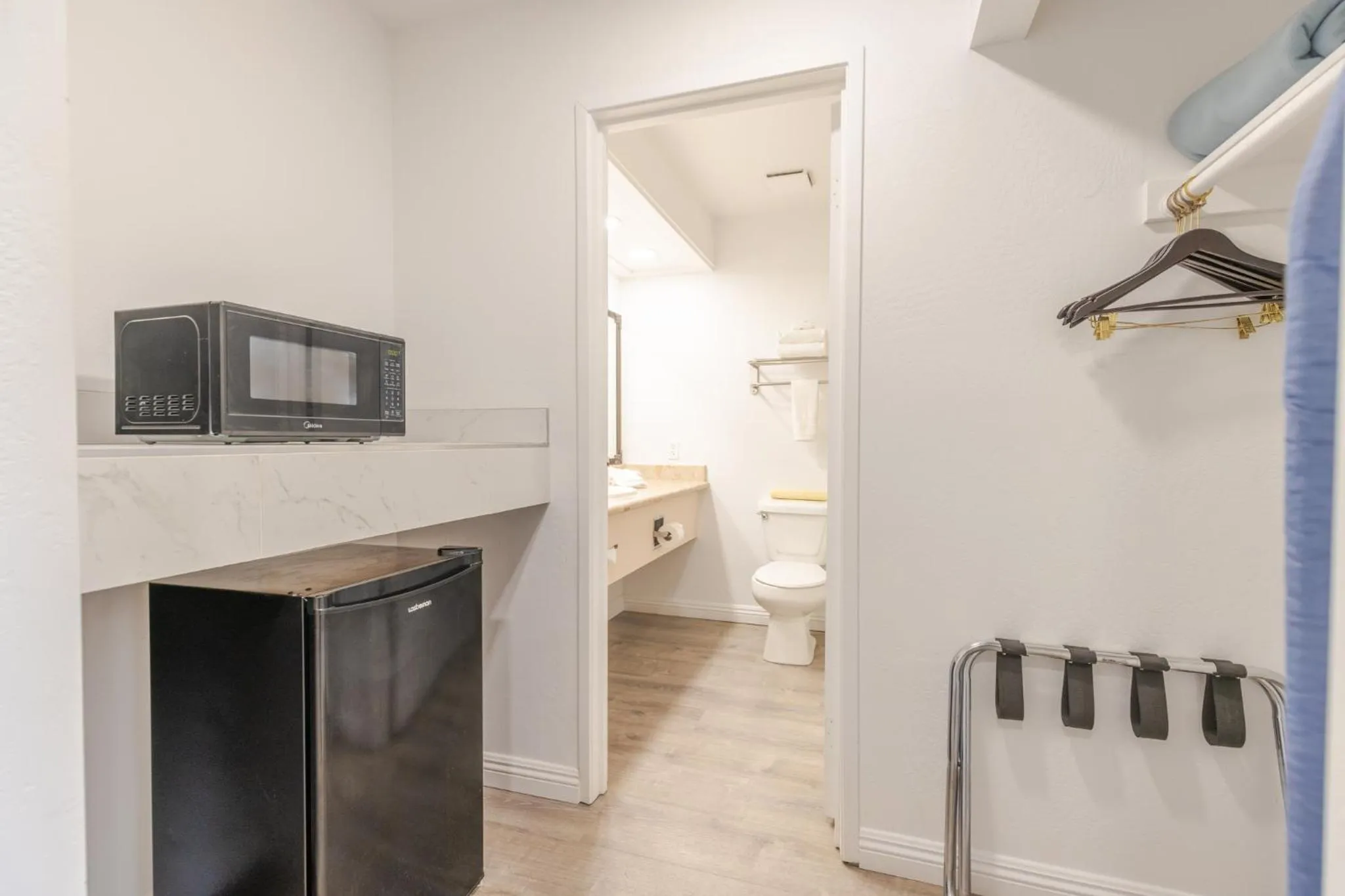 microwave in Brawley Inn