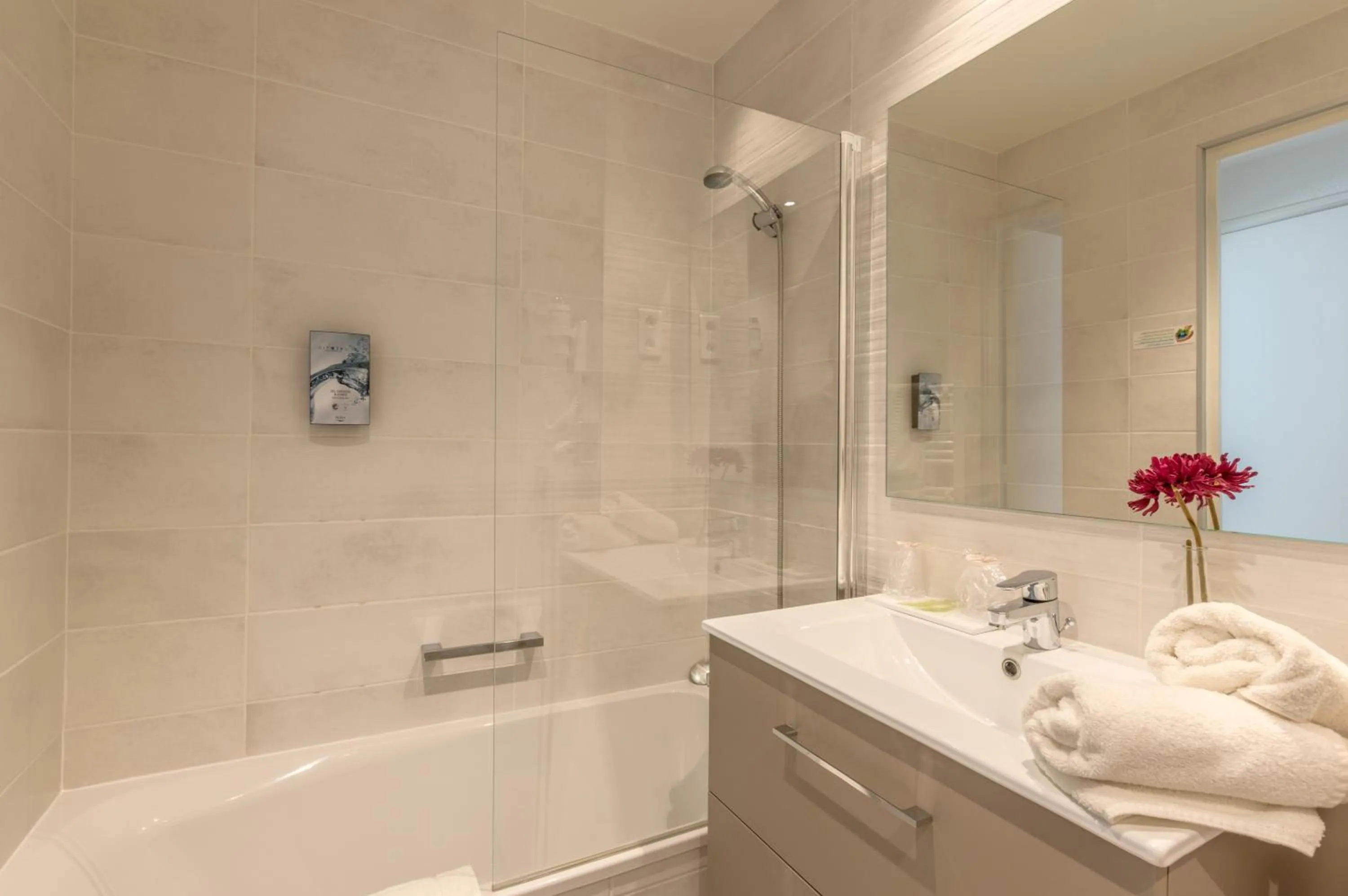 Bathroom in Cit'Hotel Imperial