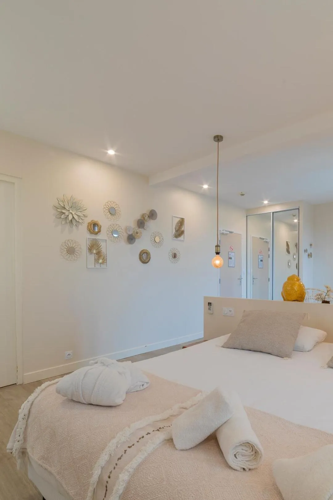 Photo of the whole room, Bed in Cit'Hotel Imperial