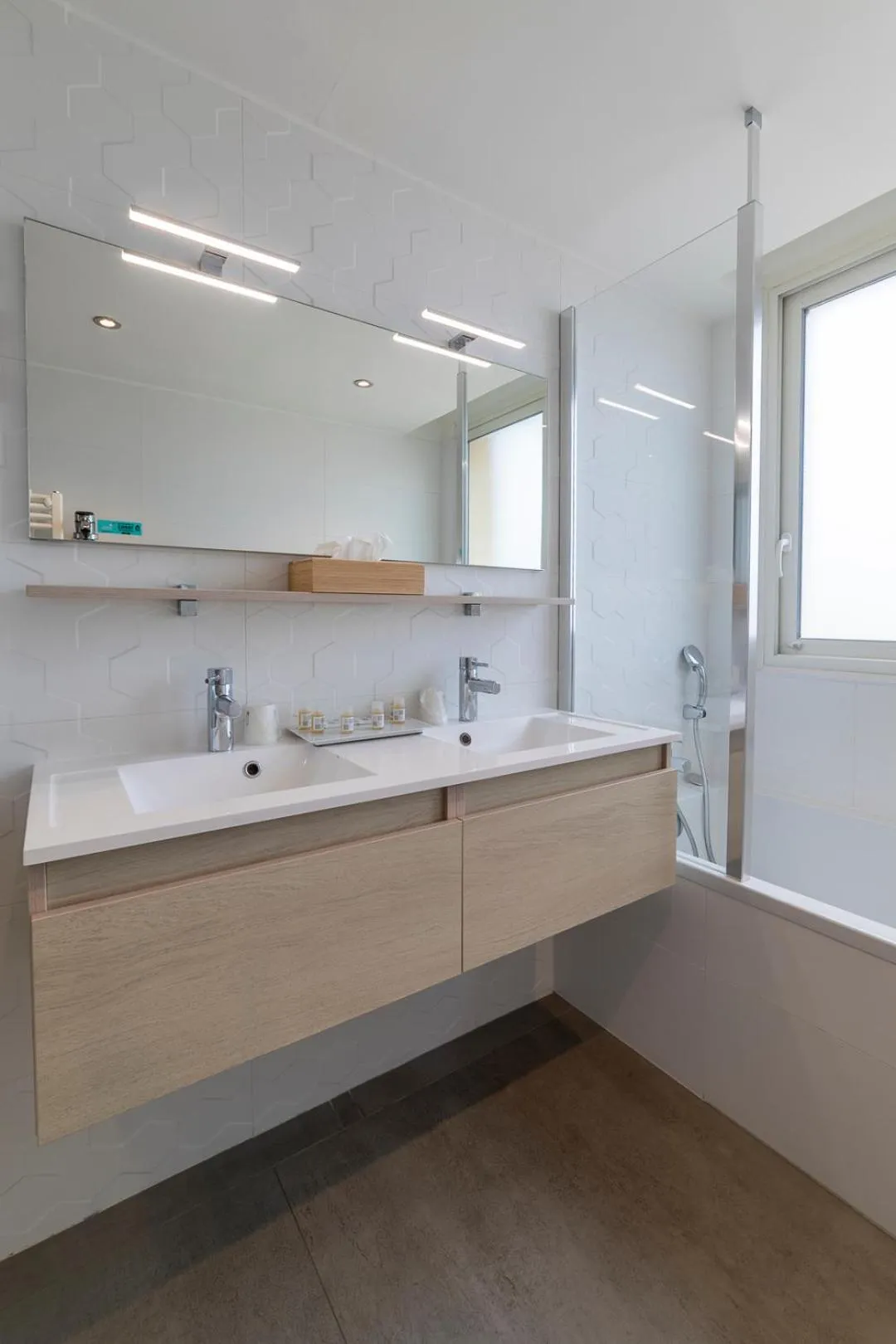 Bathroom in Cit'Hotel Imperial