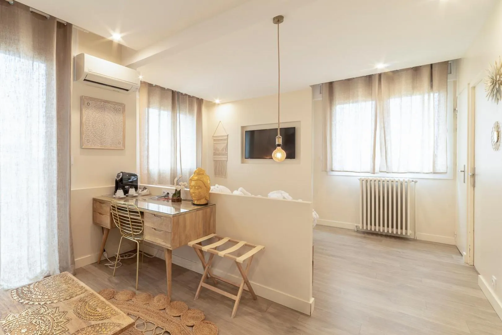 Photo of the whole room in Cit'Hotel Imperial