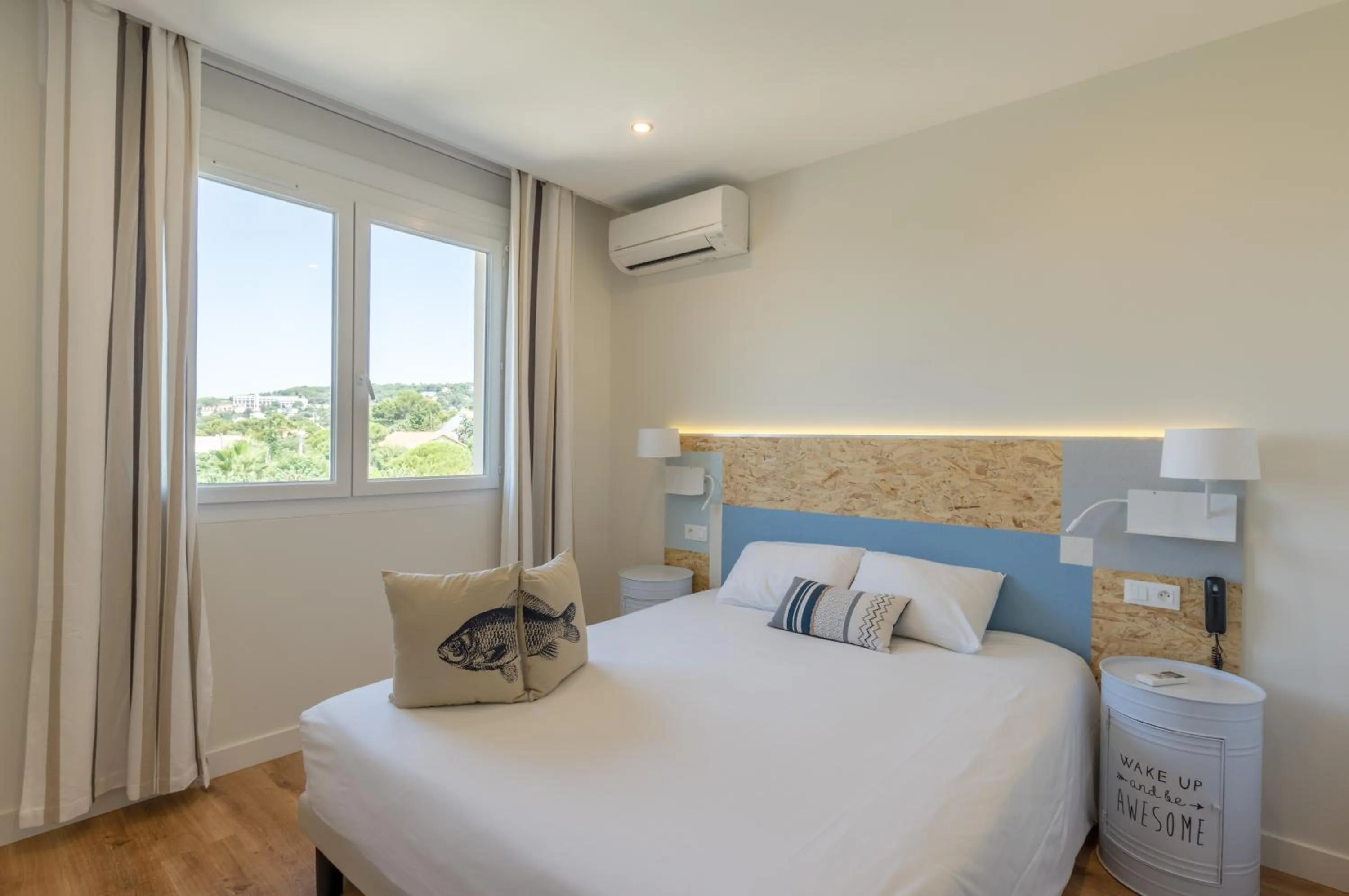 Bed in Cit'Hotel Imperial