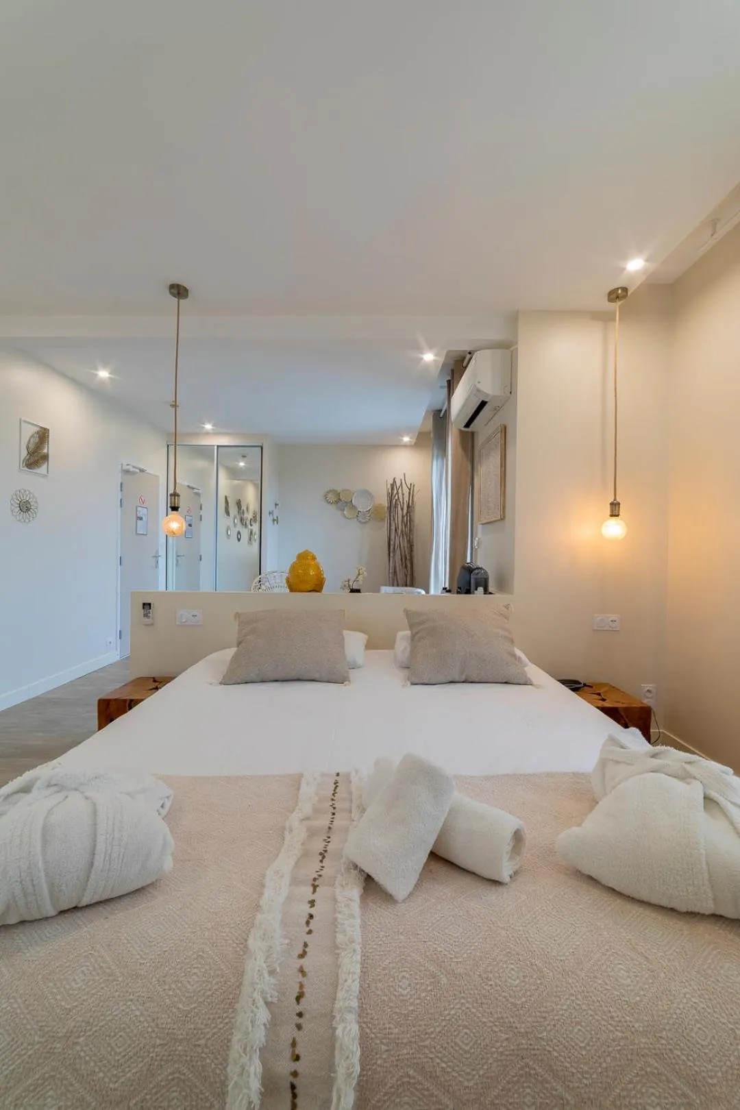 Bed in Cit'Hotel Imperial