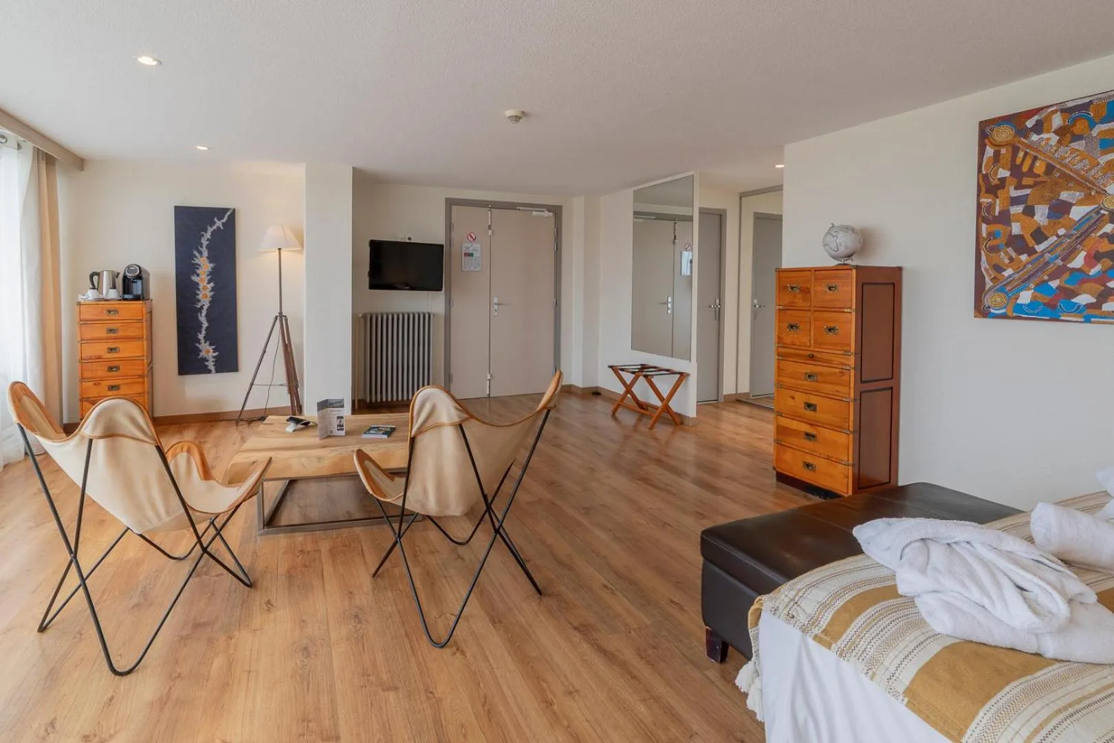 Living room, Bed in Cit'Hotel Imperial