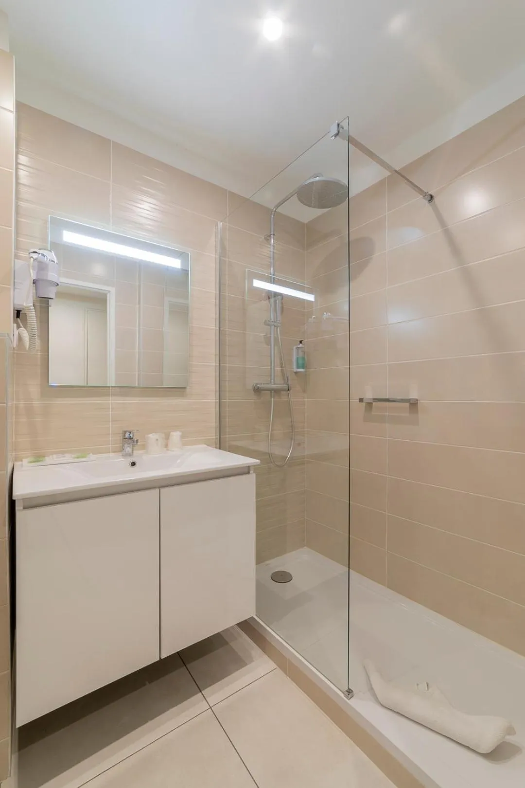 Shower in Cit'Hotel Imperial