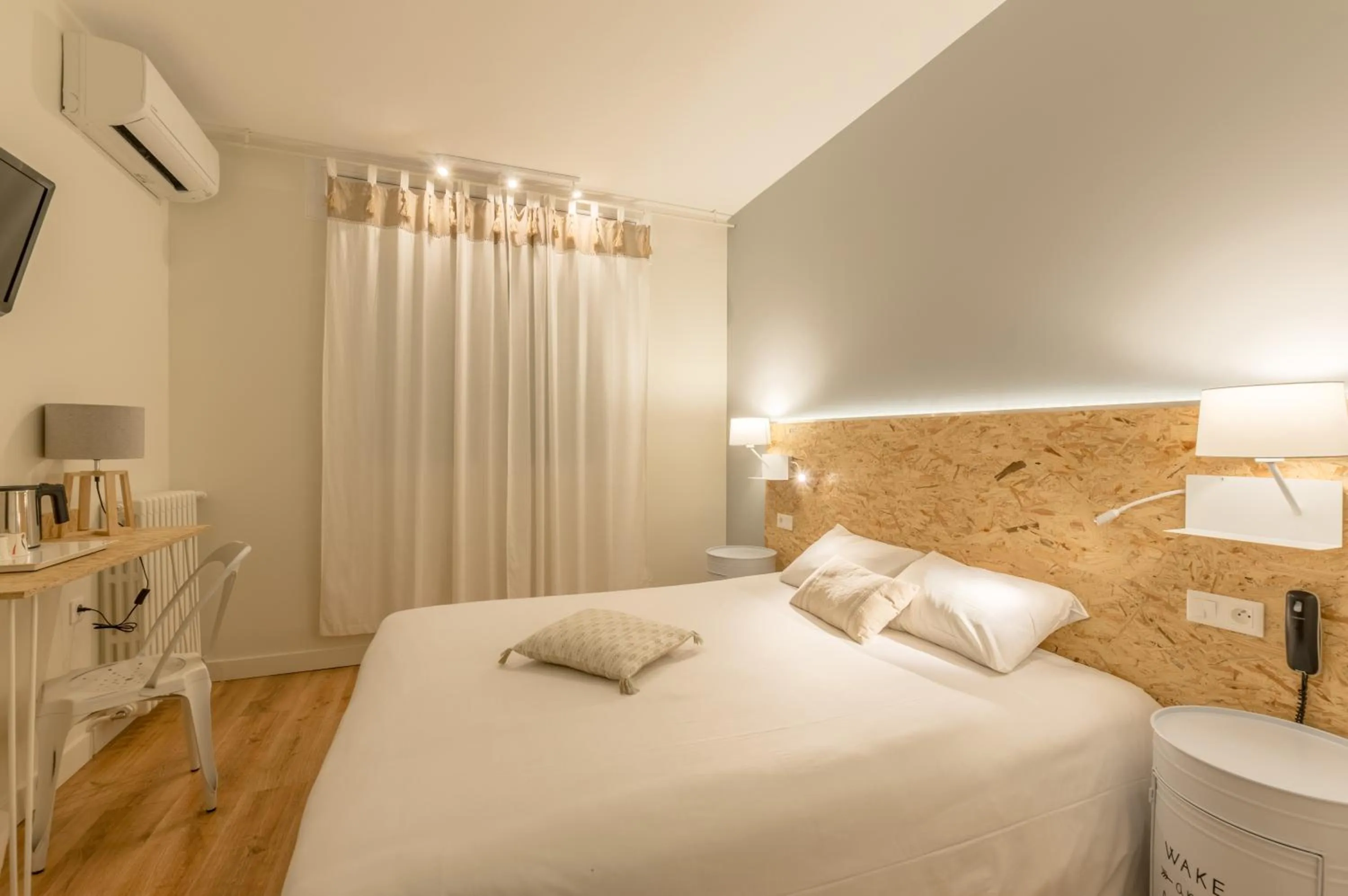 Bed in Cit'Hotel Imperial