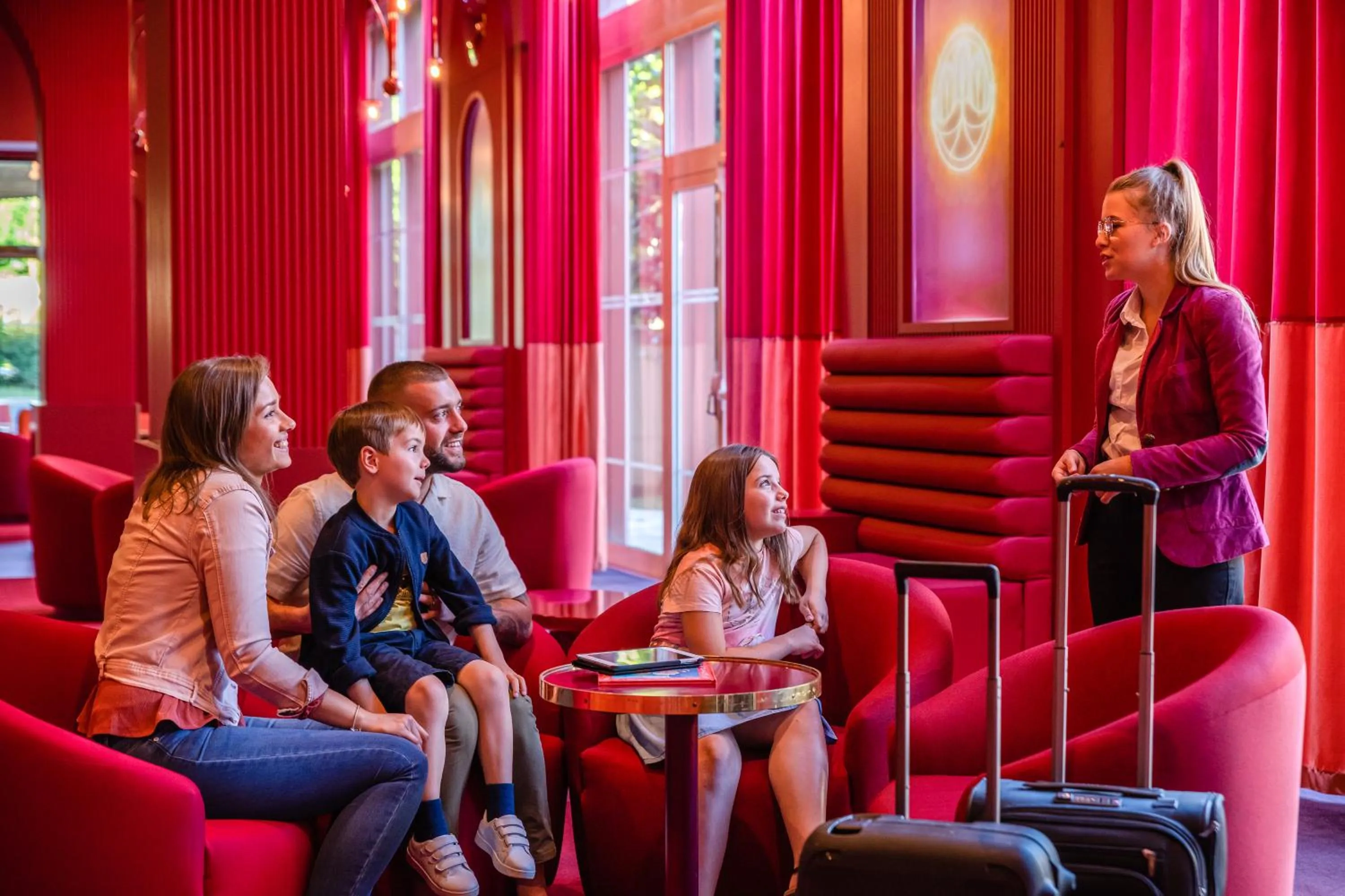 Lobby or reception in Grand Magic Hotel Marne La Vallée