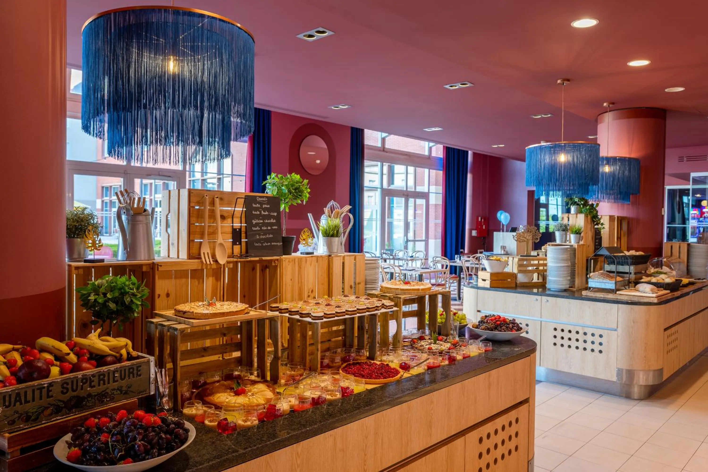 Restaurant/places to eat in Grand Magic Hotel Marne La Vallée