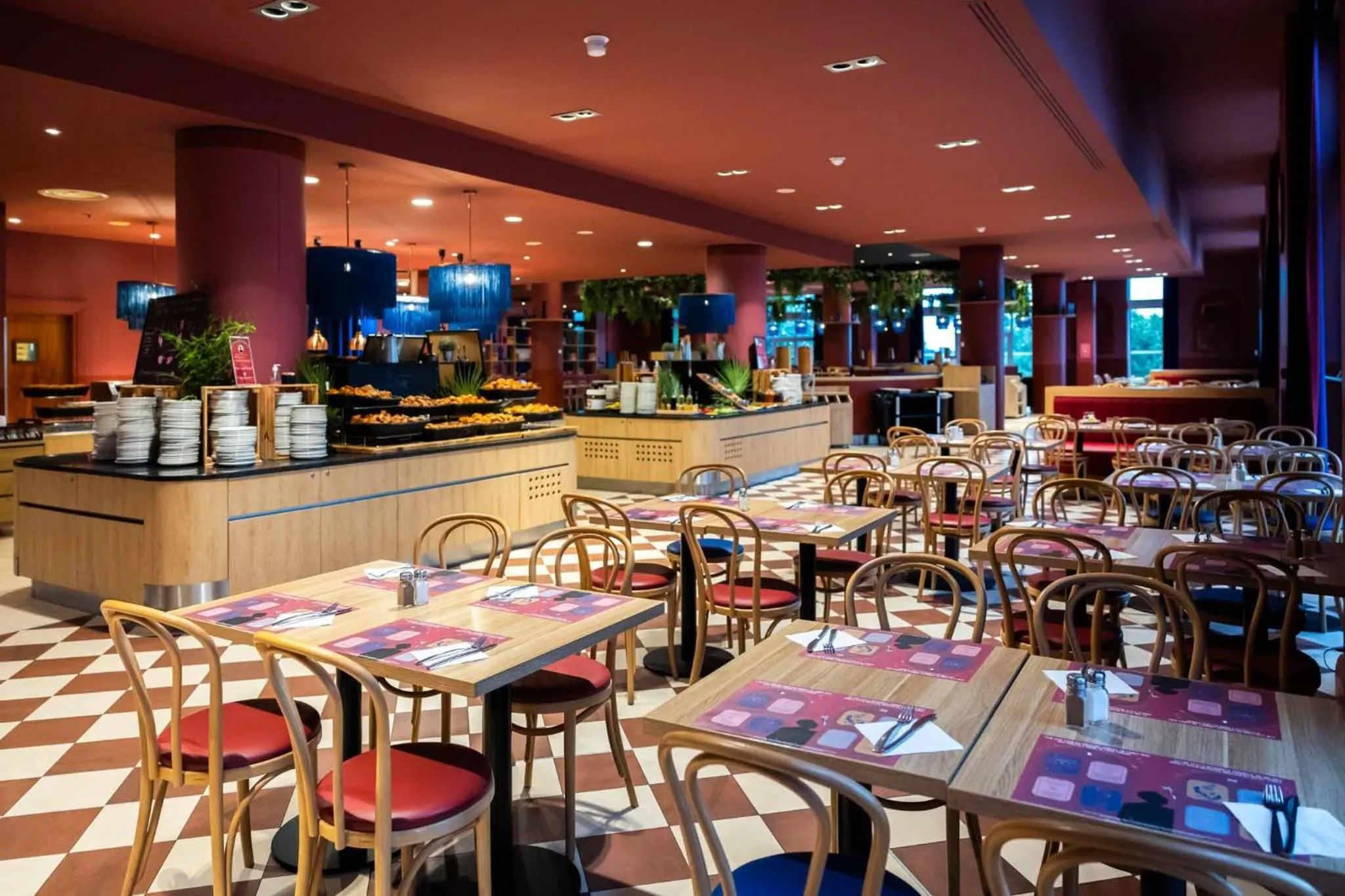 Restaurant/places to eat in Grand Magic Hotel Marne La Vallée