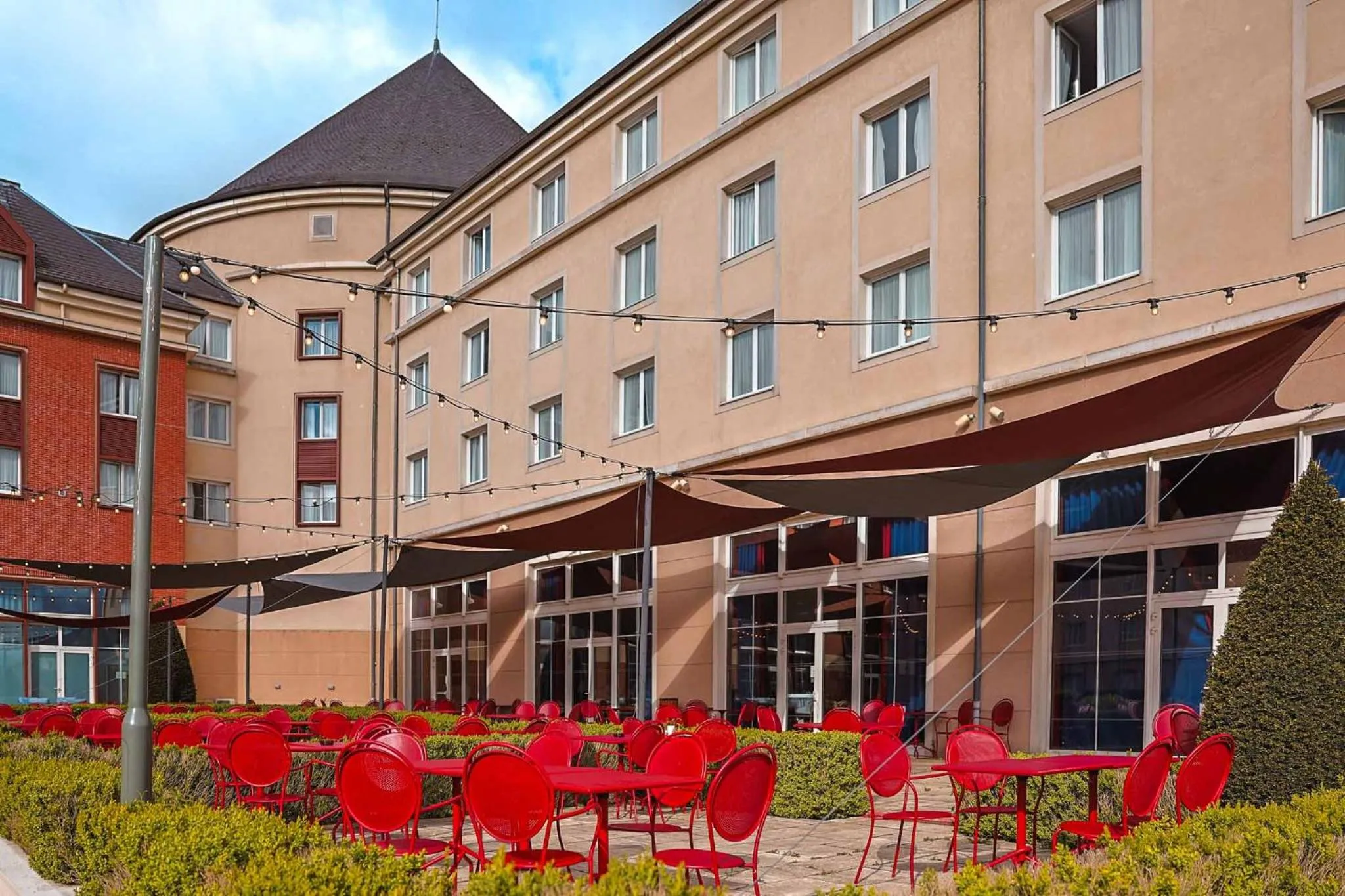 Restaurant/places to eat in Grand Magic Hotel Marne La Vallée