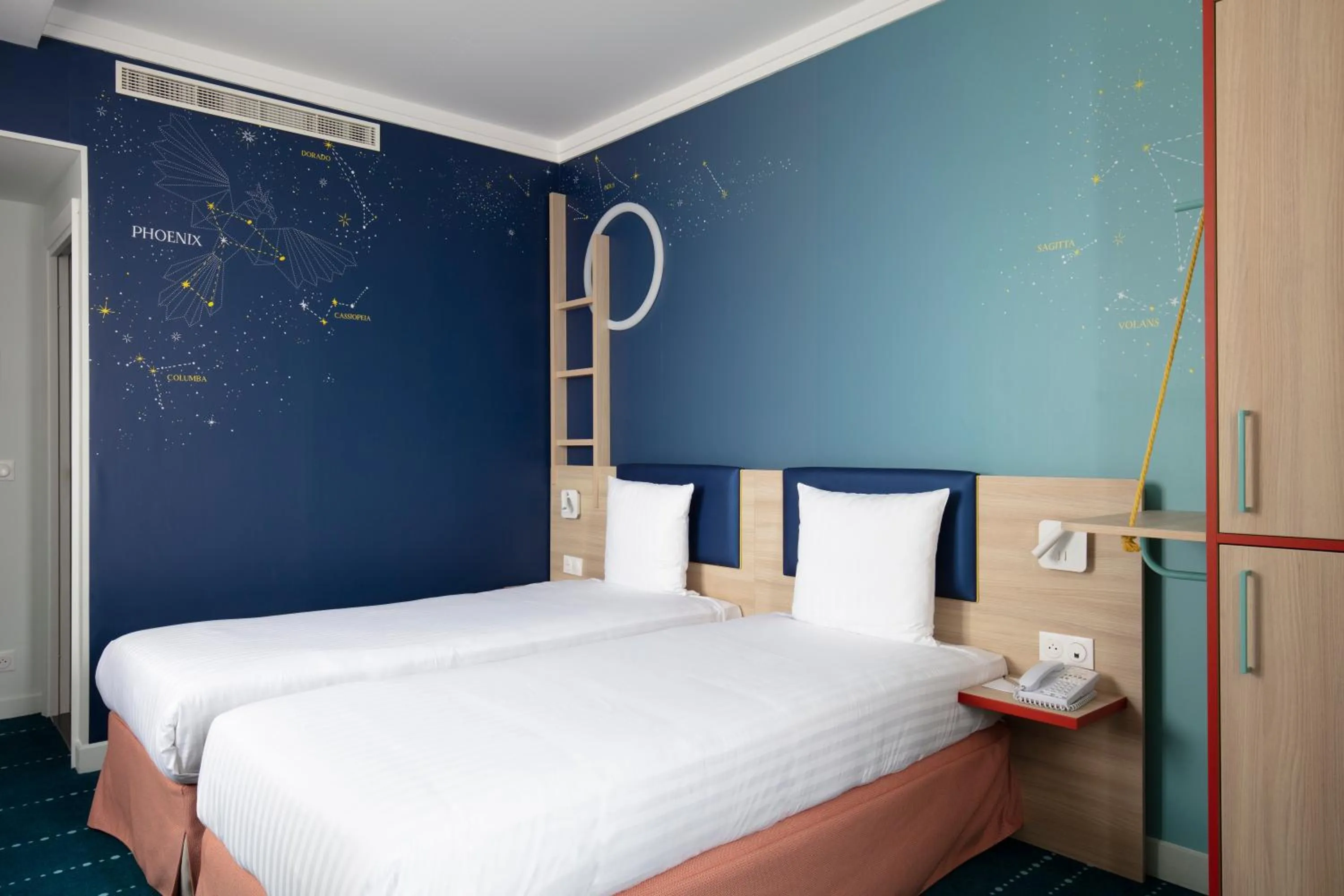 Bedroom, Bed in Grand Magic Hotel Marne La Vallée