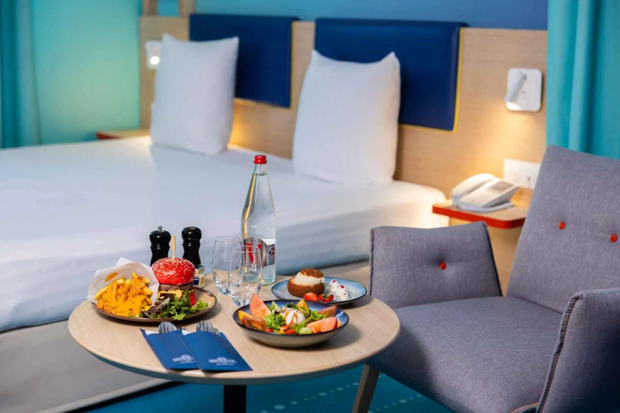 room service, Bed in Grand Magic Hotel Marne La Vallée