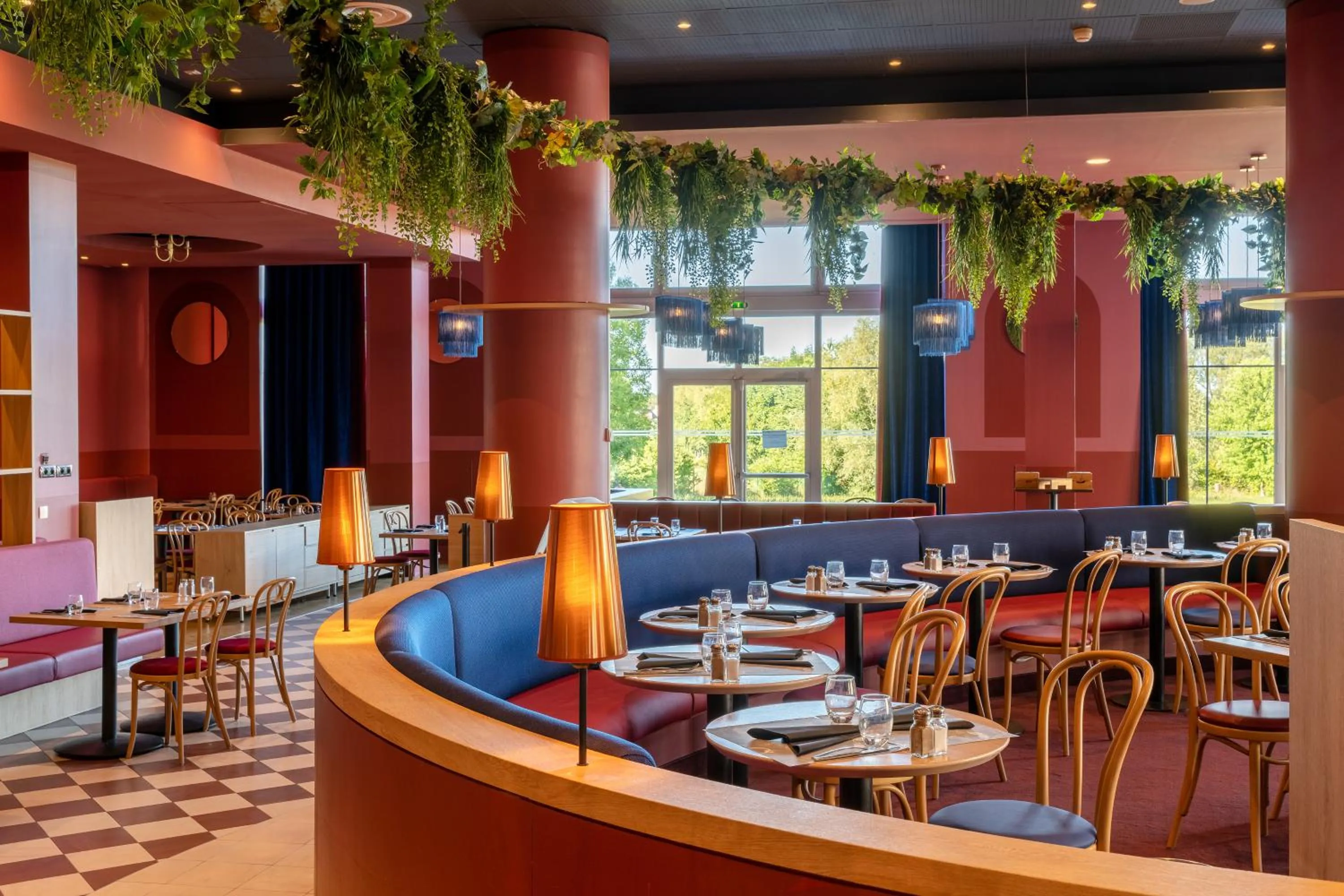 Restaurant/places to eat in Grand Magic Hotel Marne La Vallée