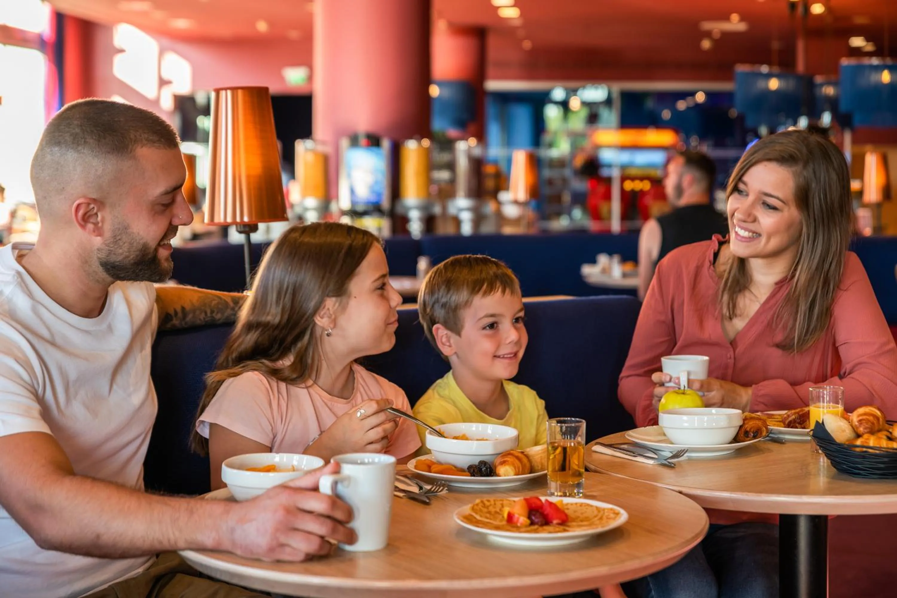 Restaurant/places to eat in Grand Magic Hotel Marne La Vallée