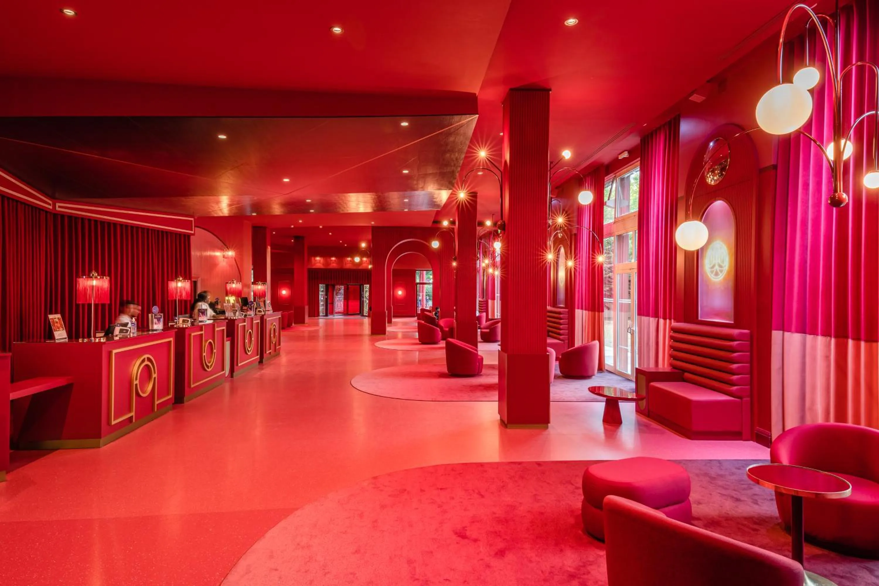 Lobby or reception in Grand Magic Hotel Marne La Vallée