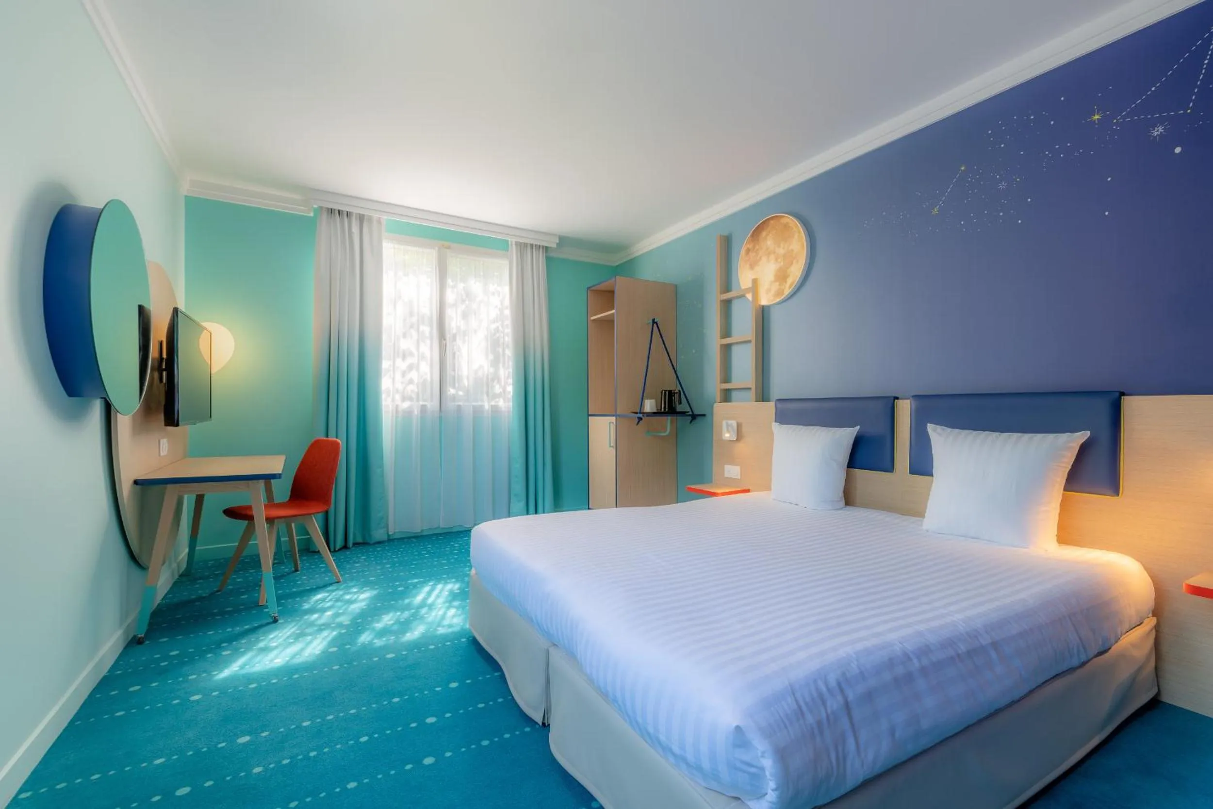 Bedroom, Bed in Grand Magic Hotel Marne La Vallée