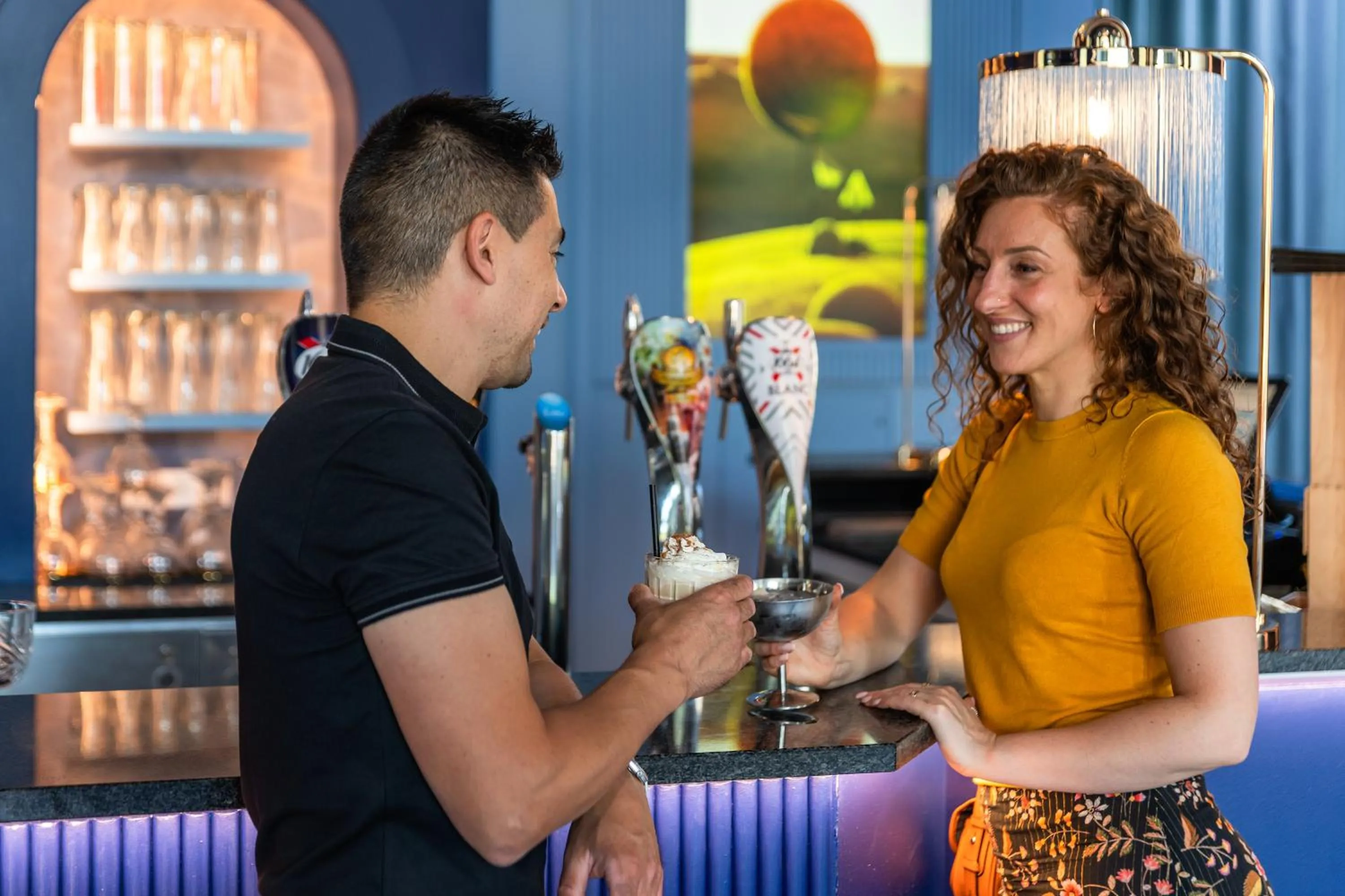 Lounge or bar in Grand Magic Hotel Marne La Vallée