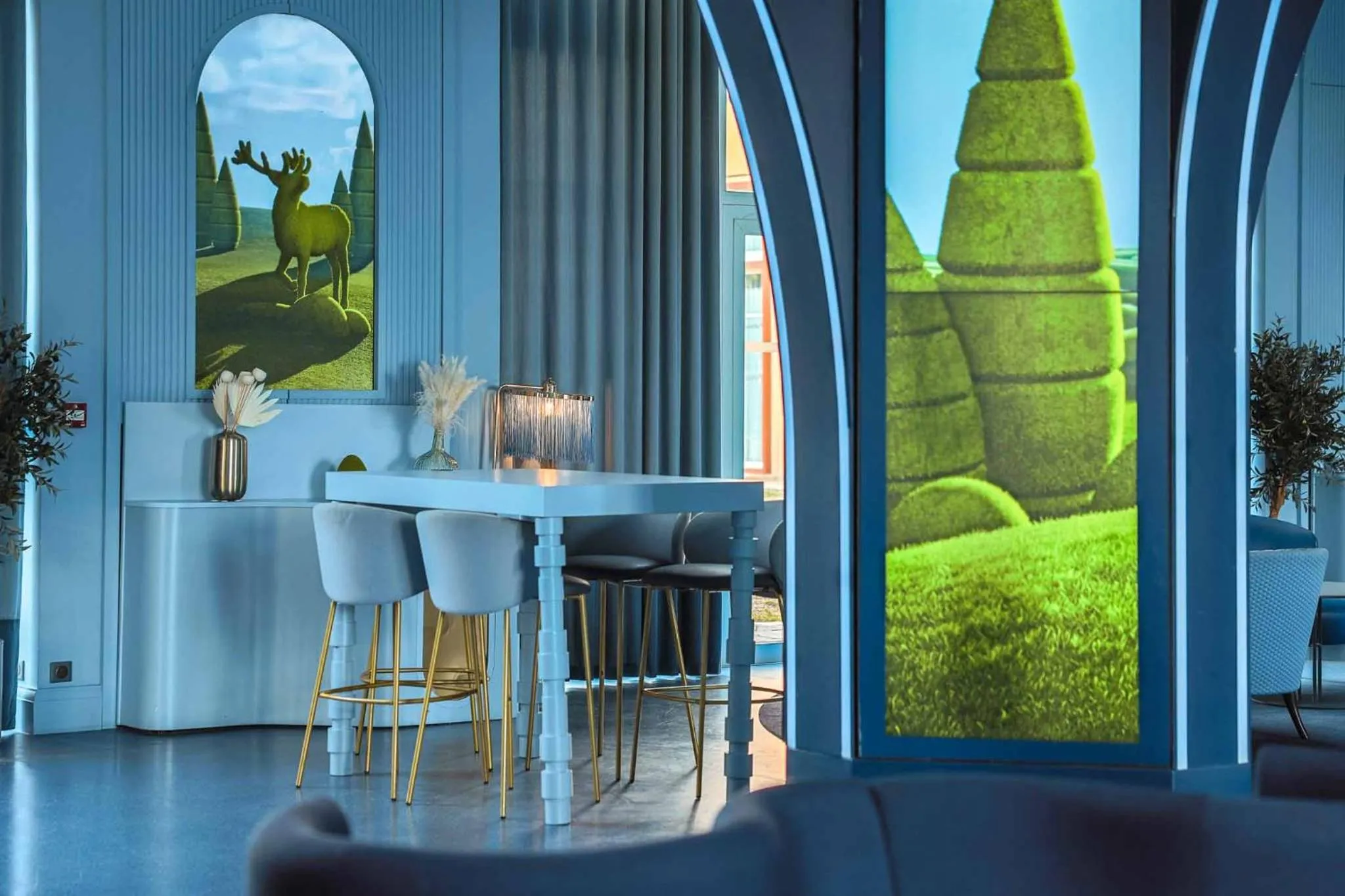 Lounge or bar in Grand Magic Hotel Marne La Vallée