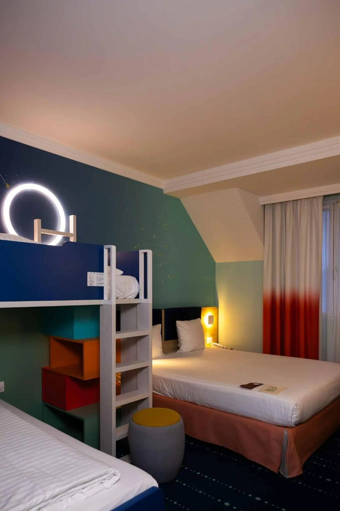 Bedroom, Bed in Grand Magic Hotel Marne La Vallée