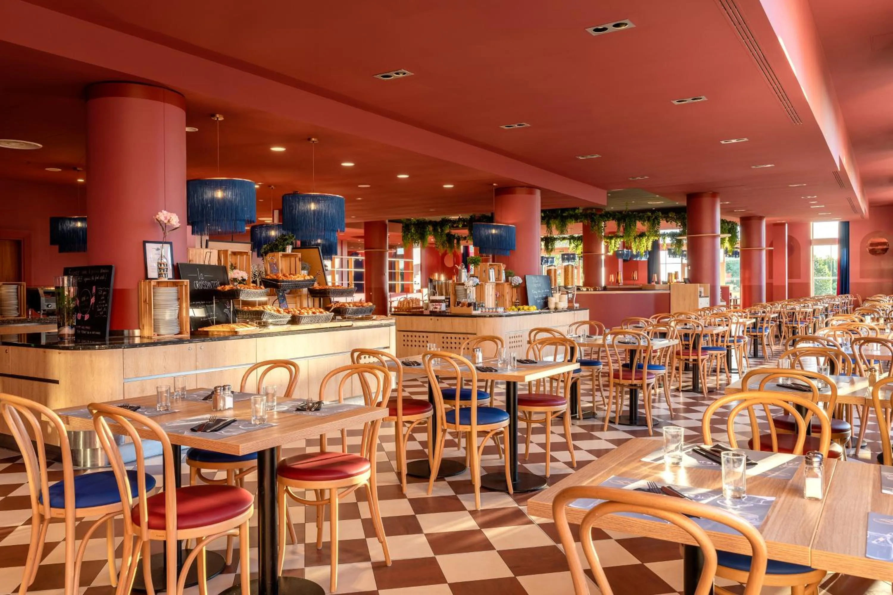 Restaurant/places to eat in Grand Magic Hotel Marne La Vallée