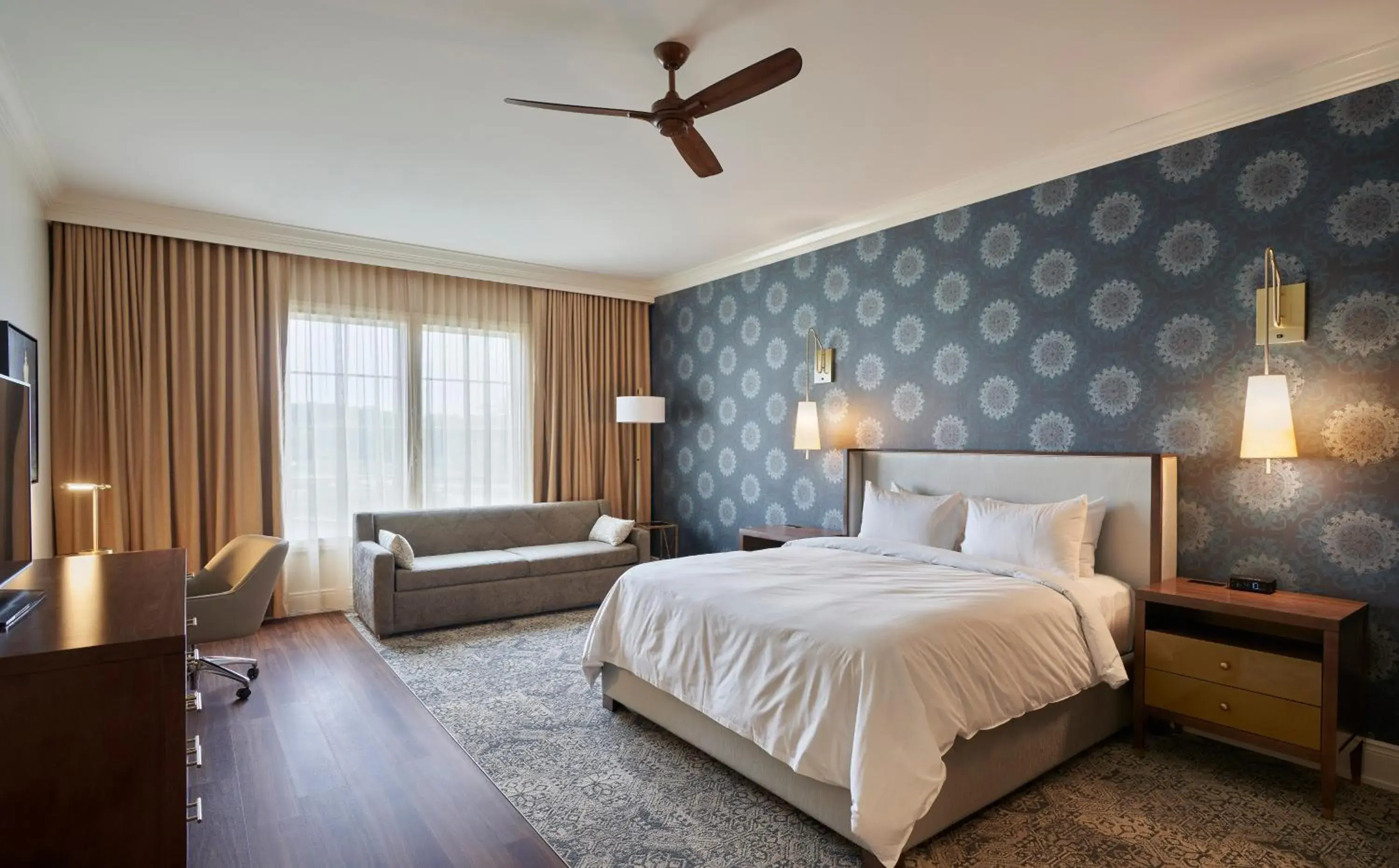 Superior King Room in The Inn at Meadowbrook Superior King Room in The Inn at Meadowbrook